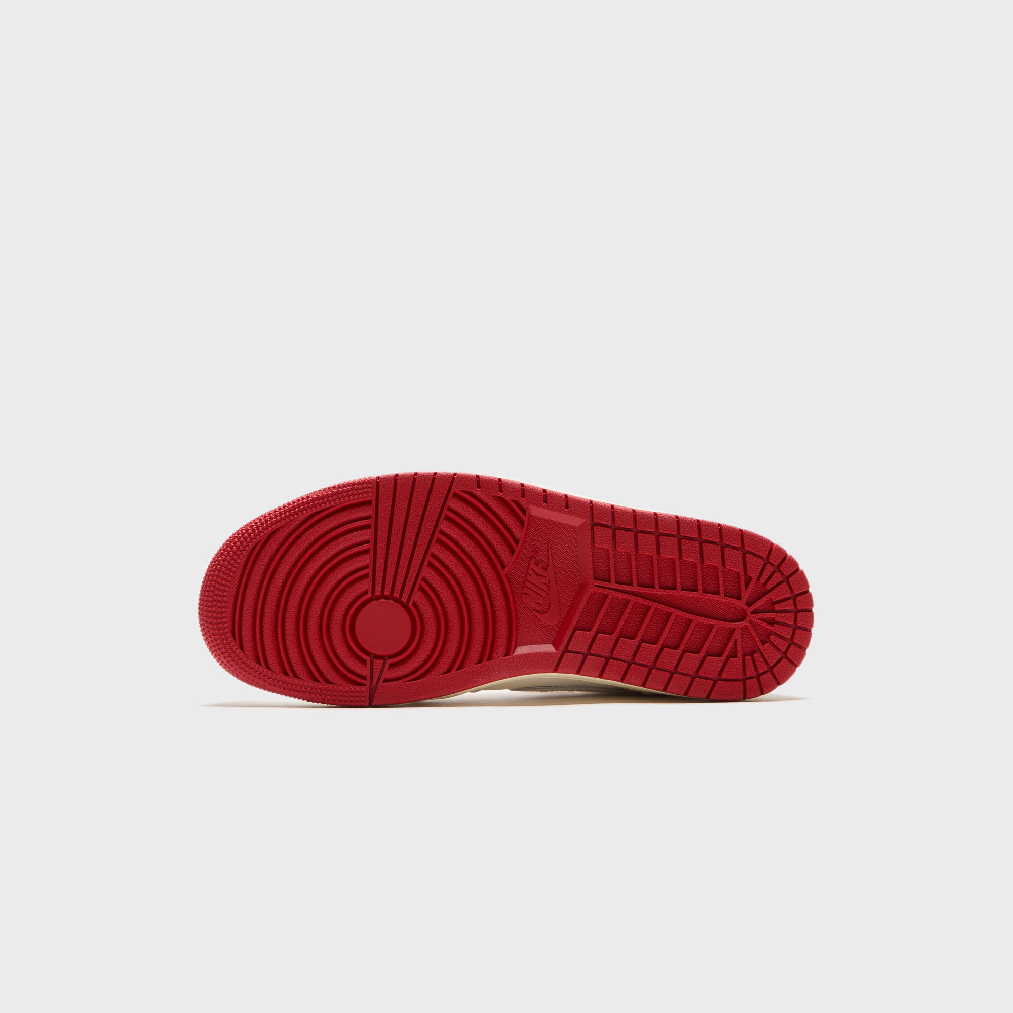 Jordan WMNS Air Jordan 1 Retro High OG - Sail / Cinnabar Jordan WMNS Air Jordan 1 Retro High OG - Sail / Cinnabar