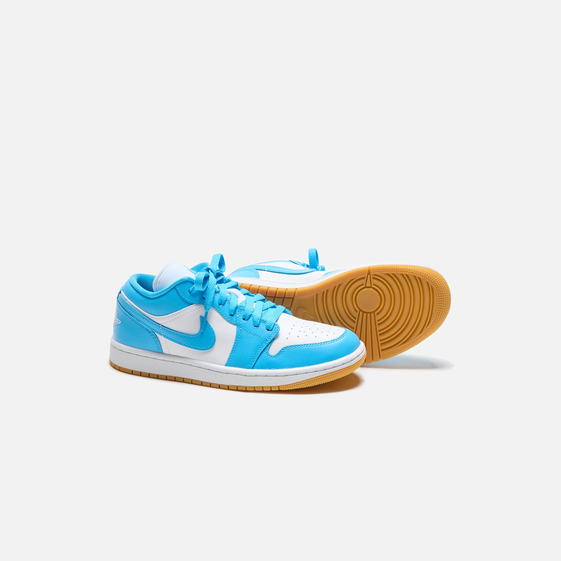 Jordan WMNS Air Jordan 1 Low - White / Gum Light Brown / Dark Powder Blue