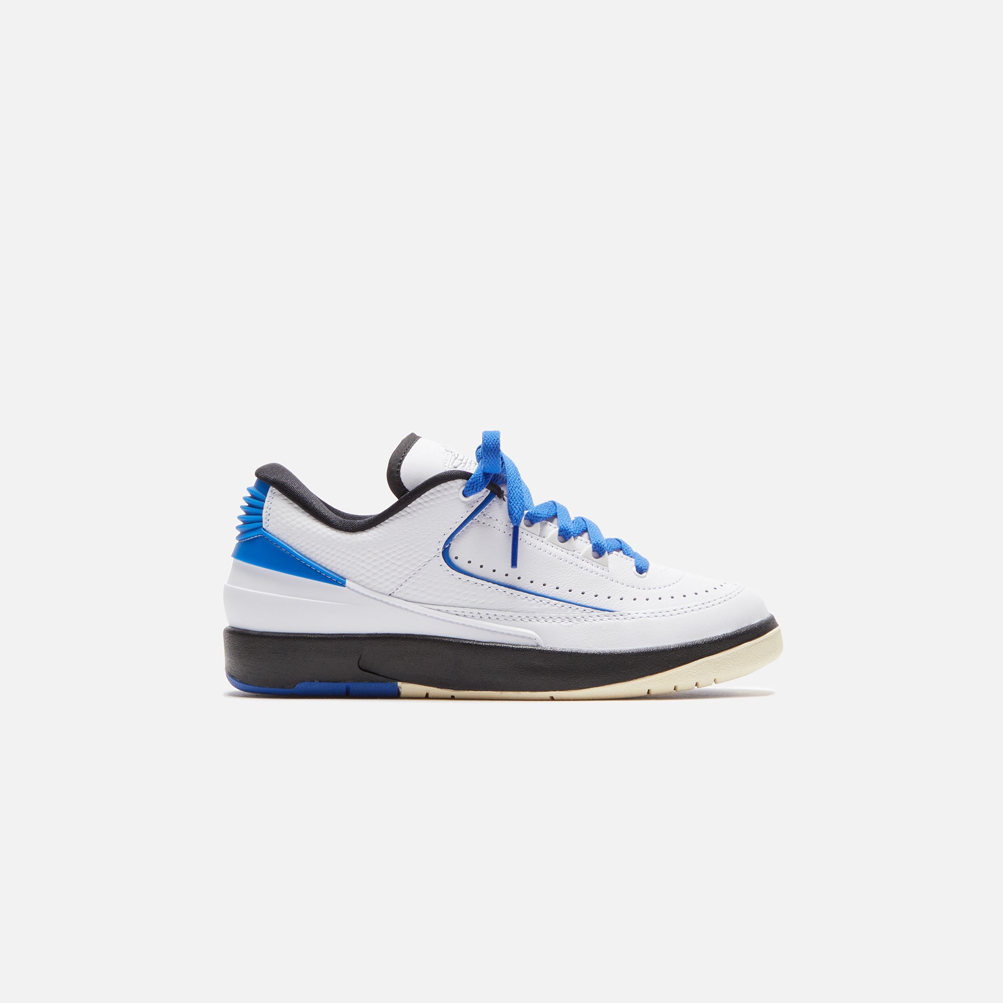 Nike WMNS Air Jordan 2 Retro Low - White / Varsity Royal / Black / Muslin