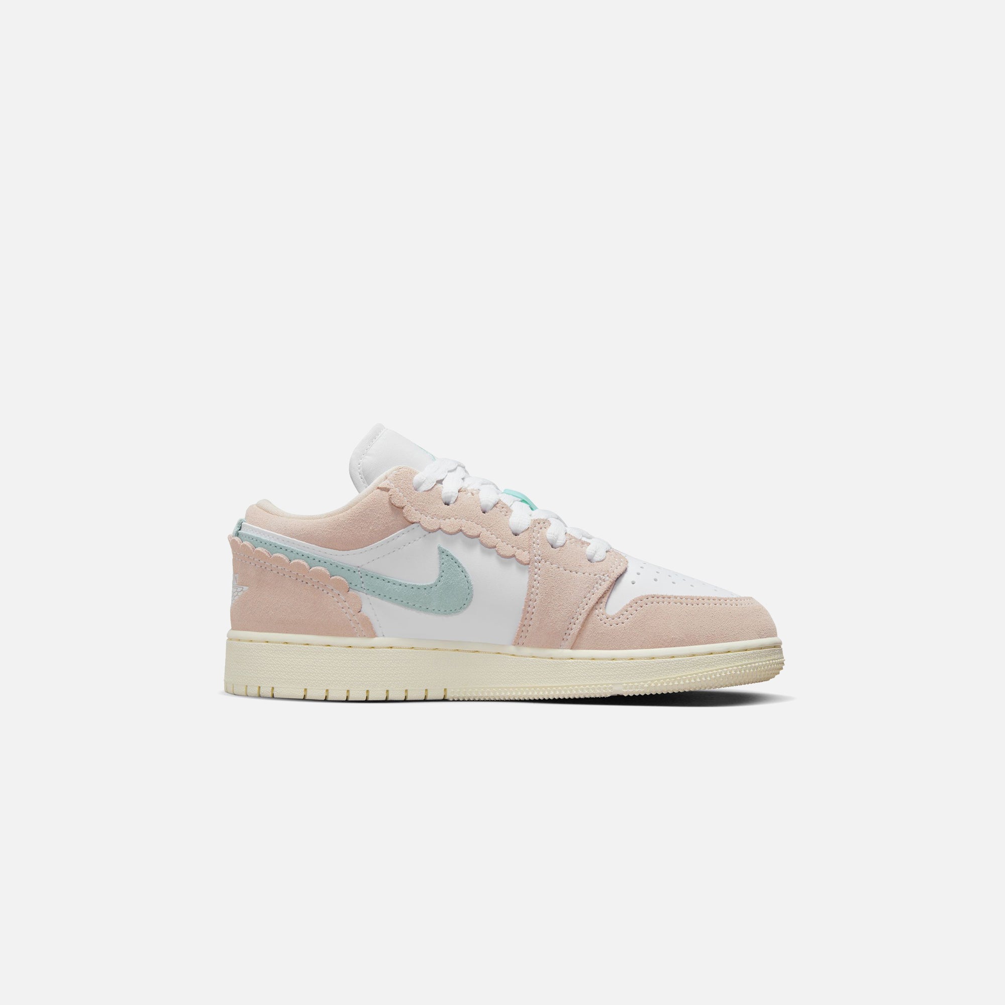 Nike court store royale guava ice