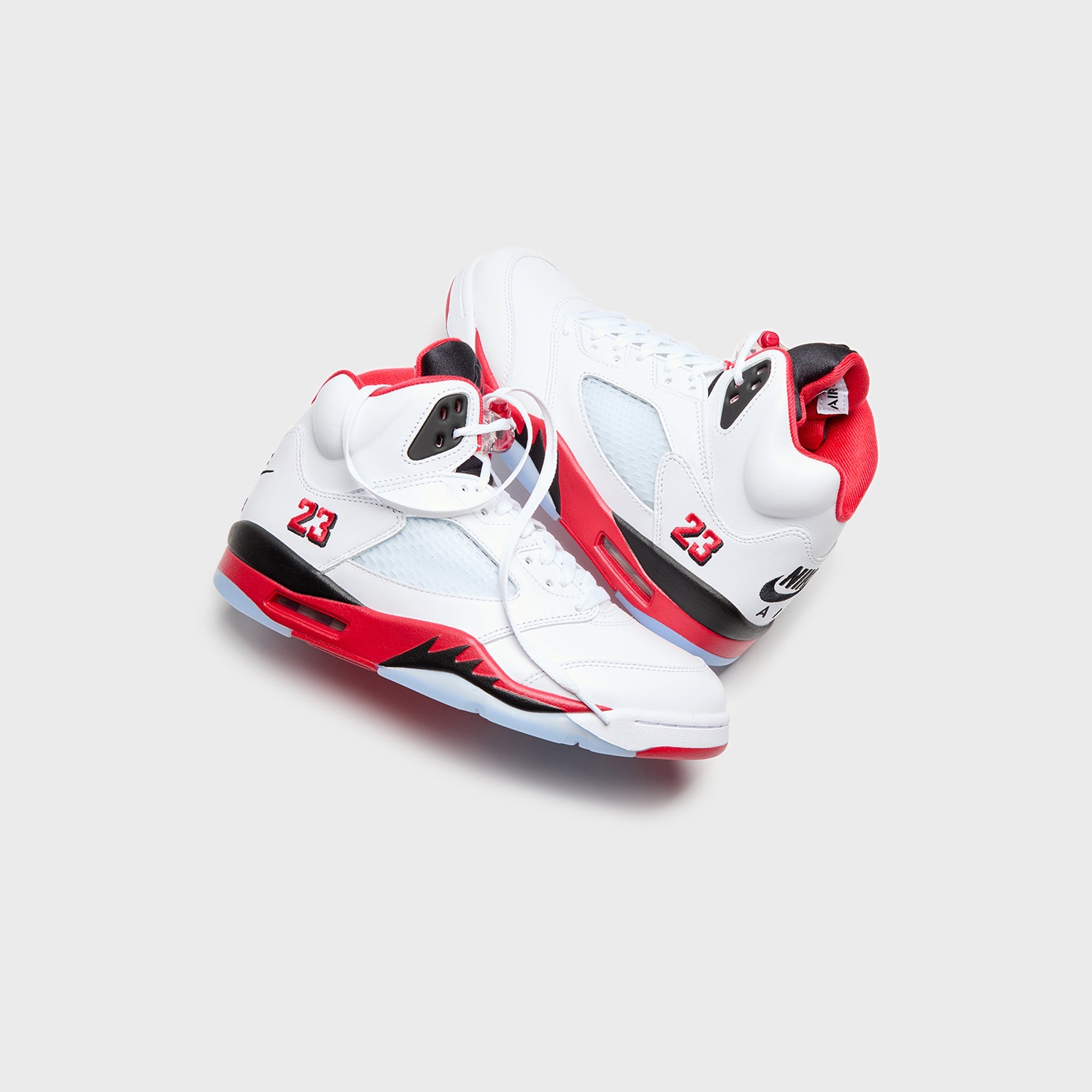 Nike Air Jordan 5 Retro ホワイト/ファイヤーレッド 10 Jordan Air Jordan 5 Retro OG - White / Fire Red / Black – Kith