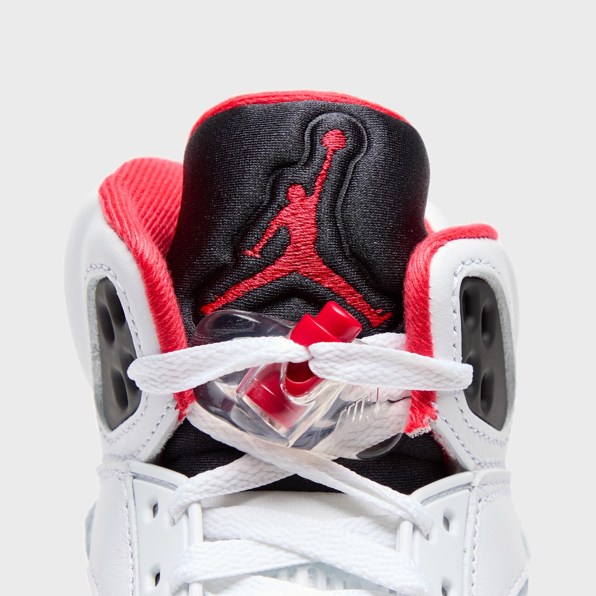 Nike Air Jordan 5 Retro ホワイト/ファイヤーレッド 10 Jordan Air Jordan 5 Retro OG - White / Fire Red / Black – Kith