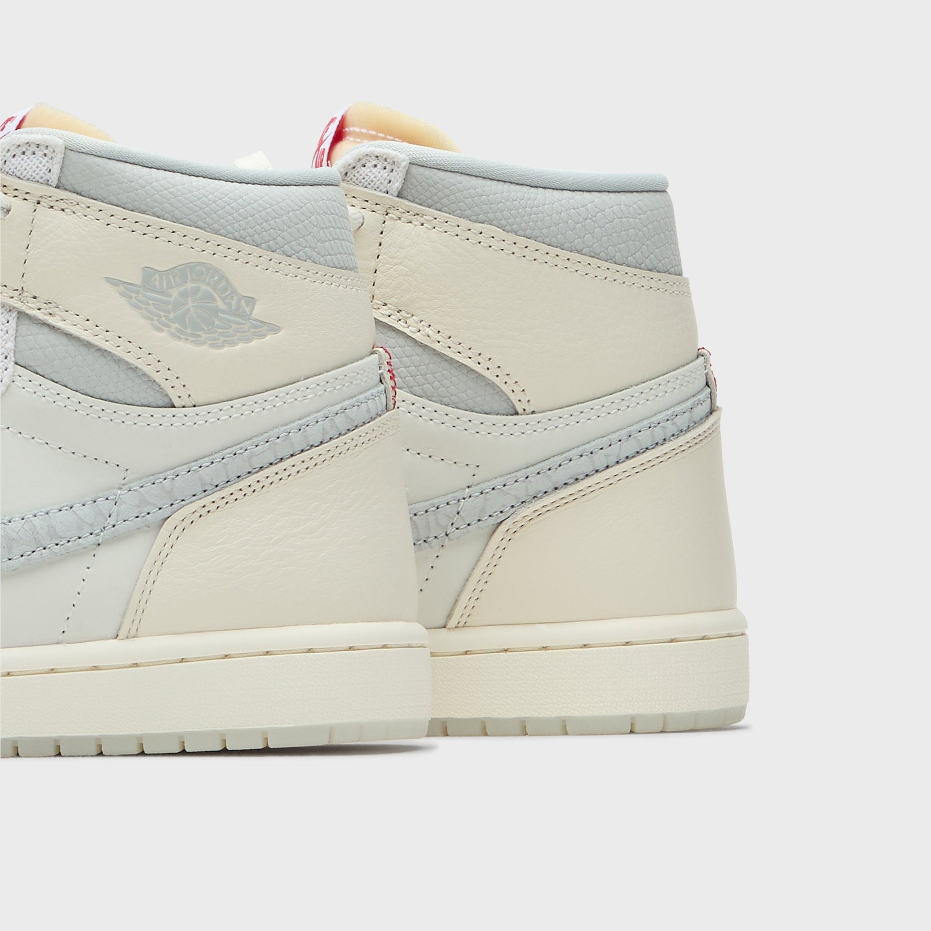 Jordan Air Jordan 1 Retro High OG - Sail / University Red / Pale Ivory / Coconut Milk / Phantom