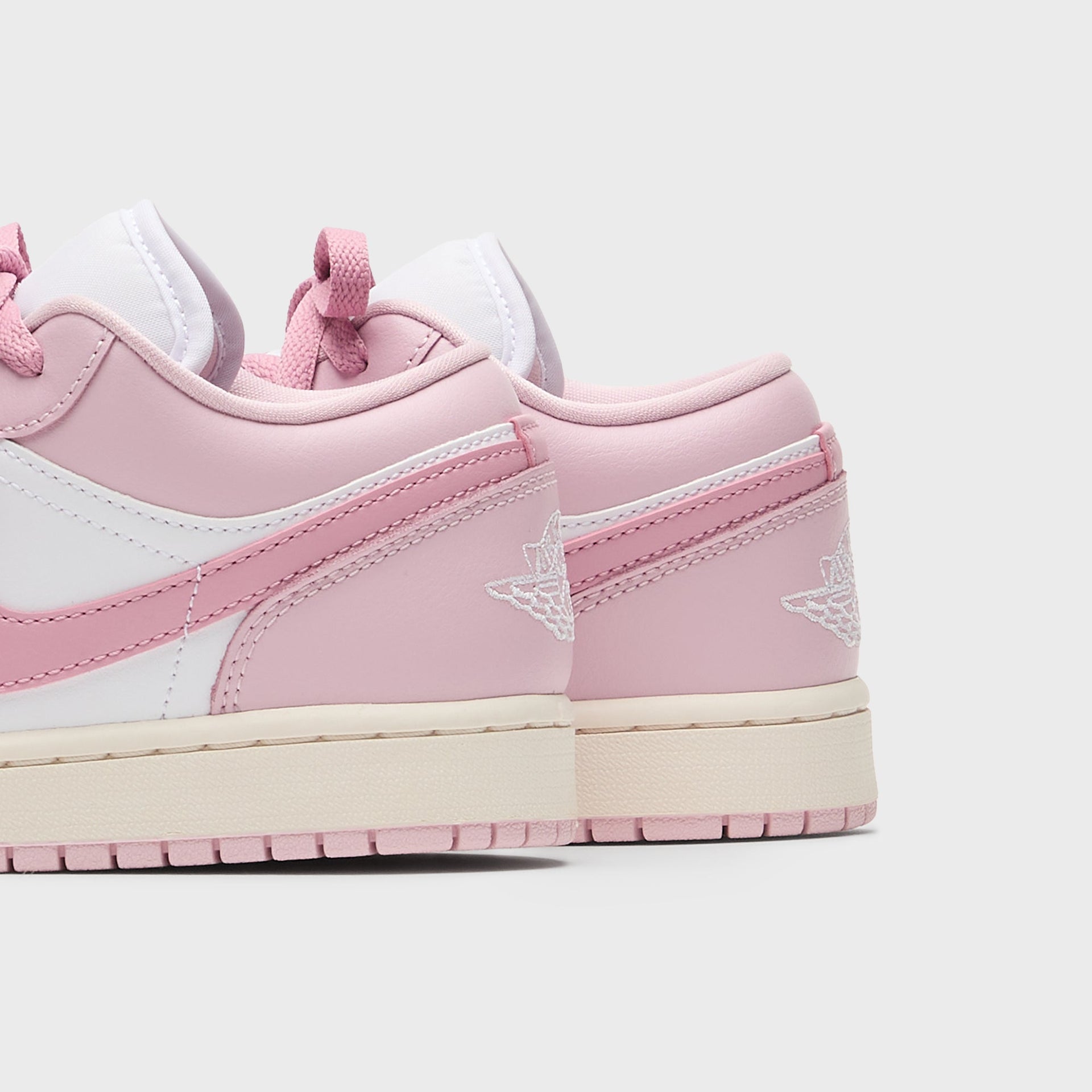 Jordan WMNS Air Jordan 1 Low SE - Anthracite / Sail / Coconut Milk / Iced Carmine