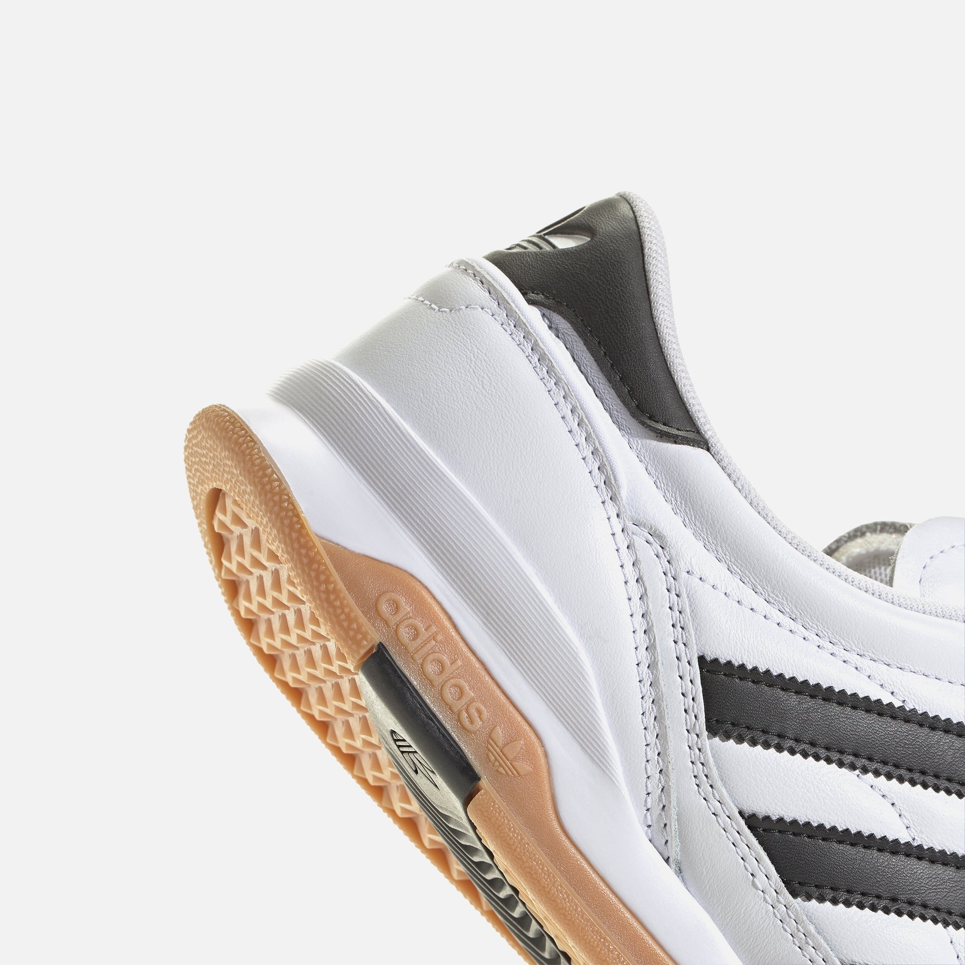 adidas Predator Mundial Fc - White / Core Black / Gum