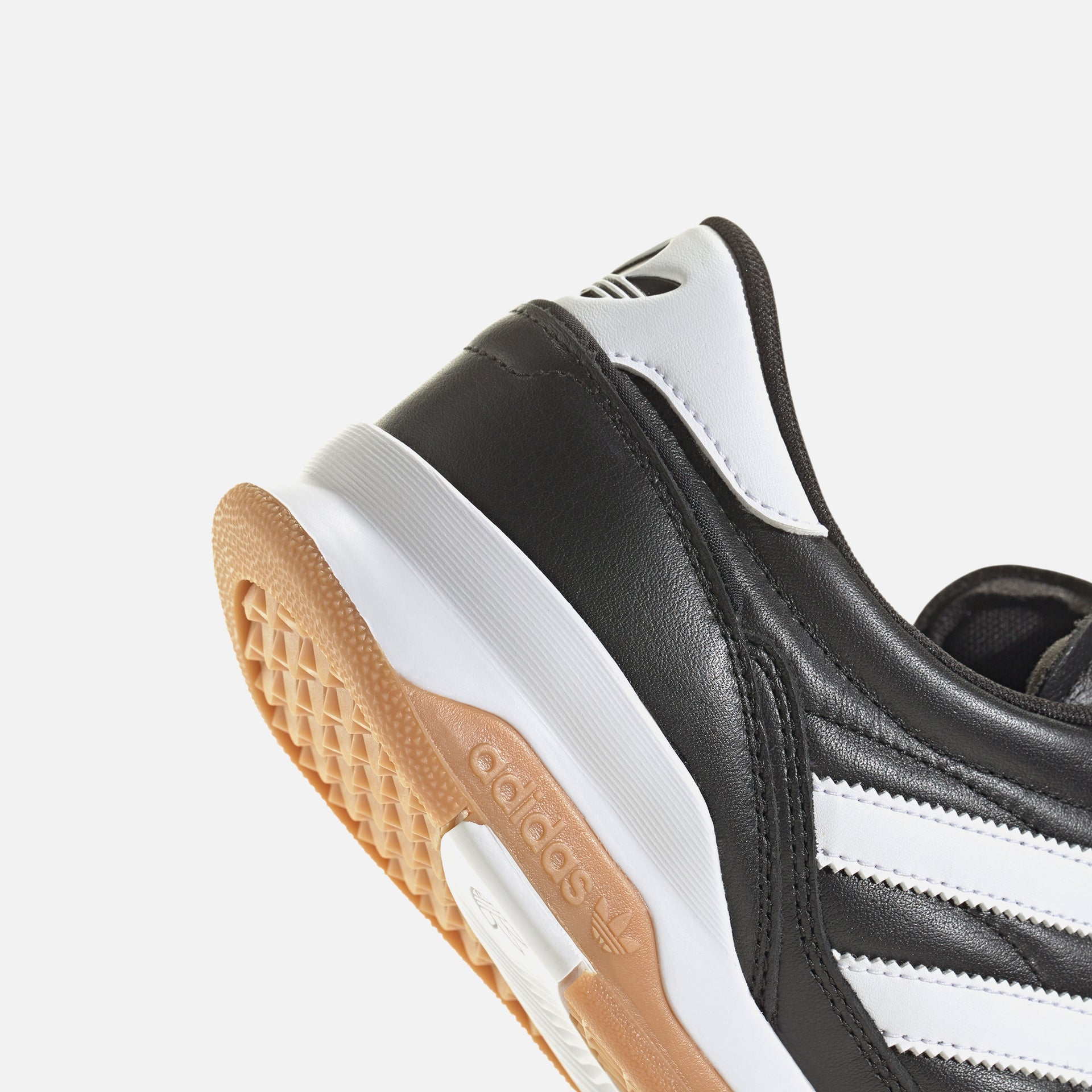 adidas Predator Mundial Fc - Core Black / Cloud White / Gum