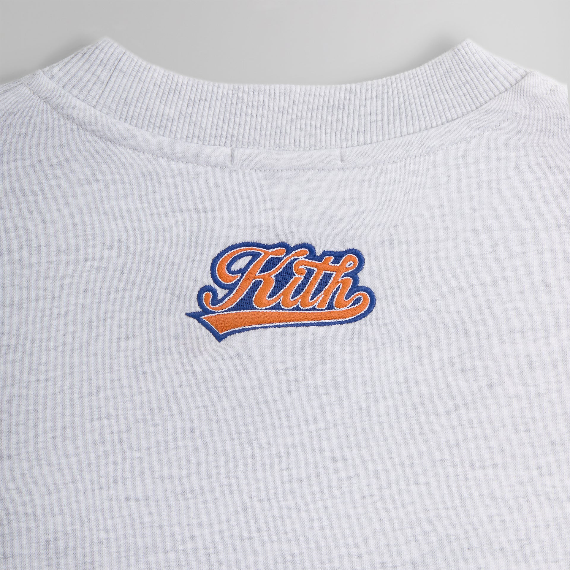 Kith for the New York Knicks Script Vintage Nelson Crewneck - Light Heather Grey