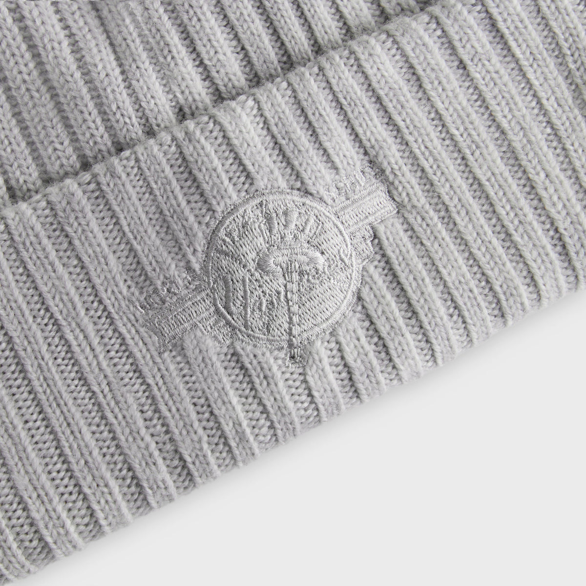 Kith & New Era for the New York Yankees Knit Beanie - Light Heather Grey