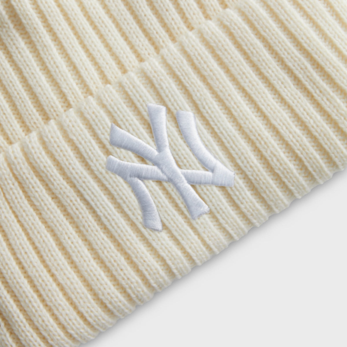 Kith & New Era for the New York Yankees Knit Beanie - Sandrift