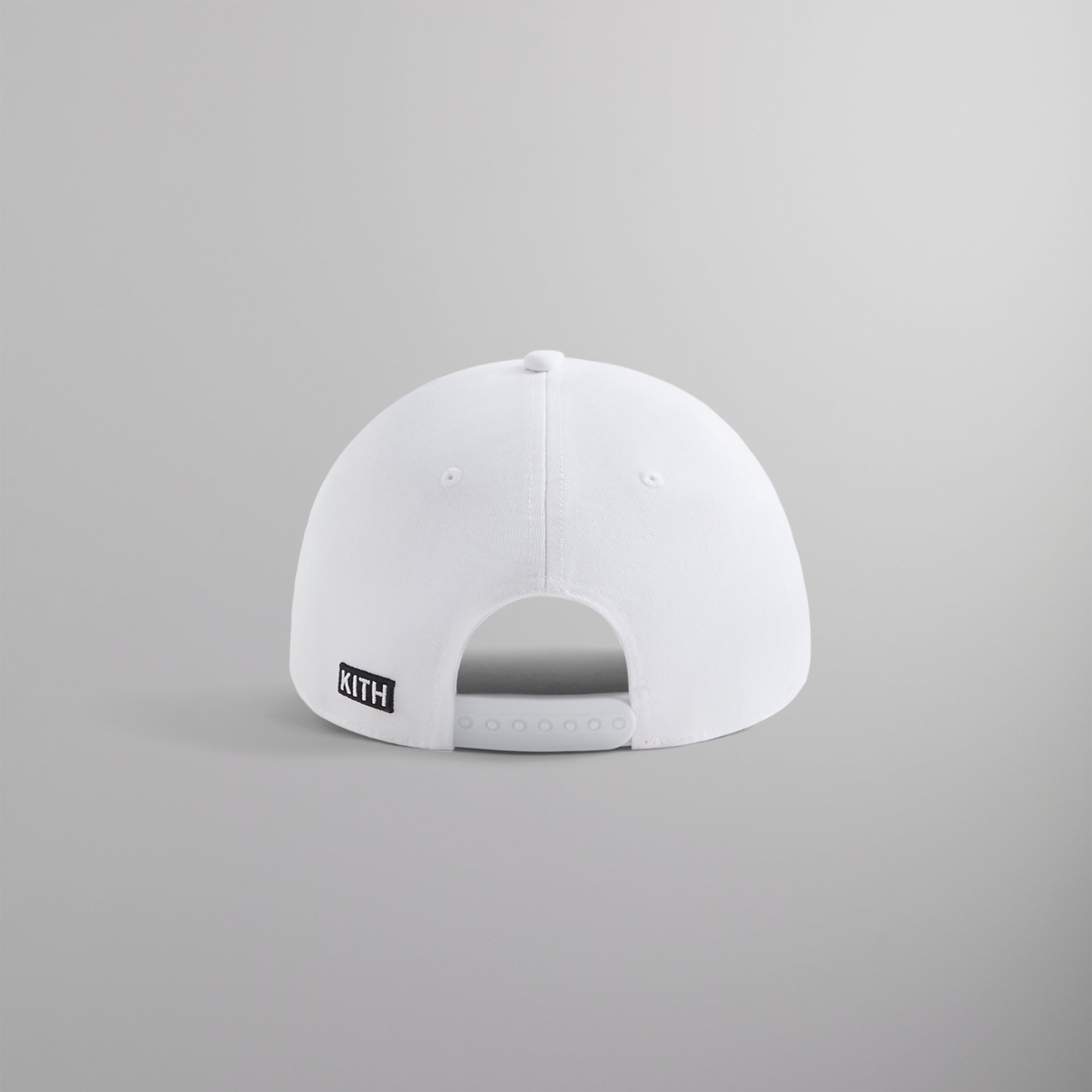 Marvel | Kith Gwynn Pinch Crown Snapback - White