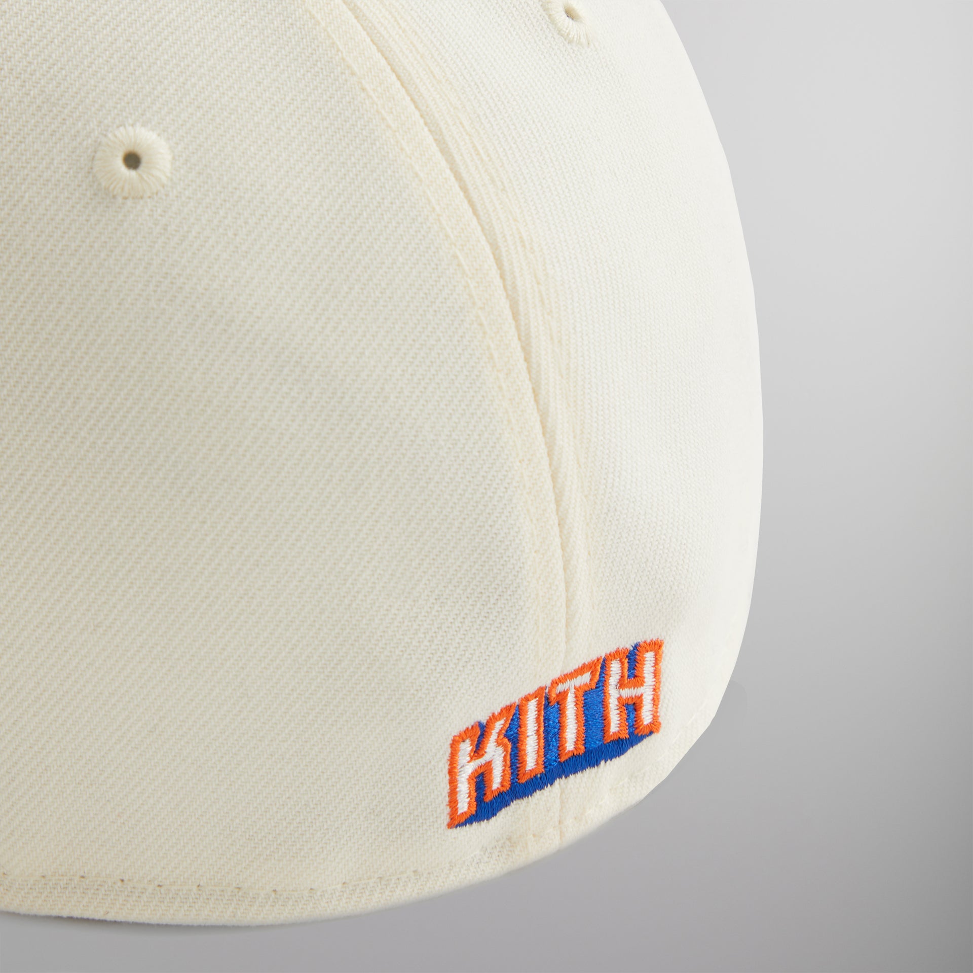 Kith & New Era for the New York Knicks Wings Logo Low Profile 59FIFTY Fitted - Sandrift