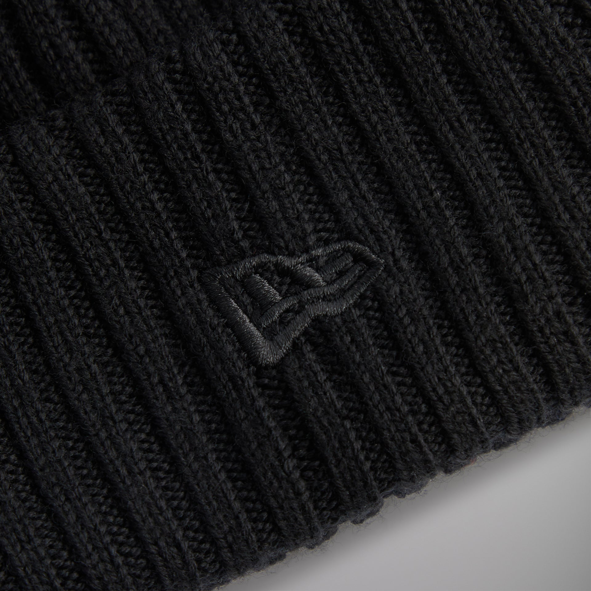 Kith for the New York Knicks Logo Beanie -Black