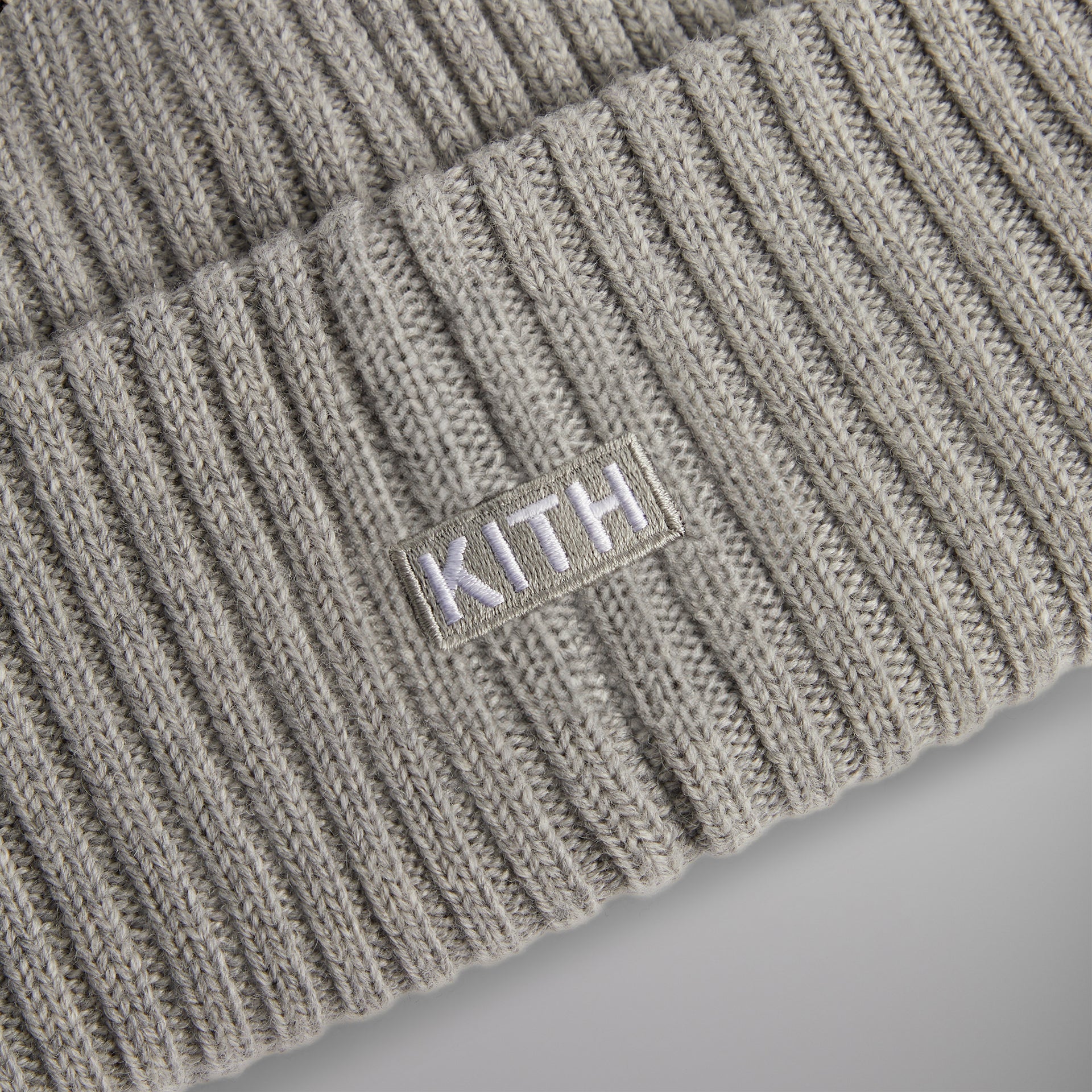 Kith & New Era for the New York Knicks Logo Beanie - Light Heather Grey