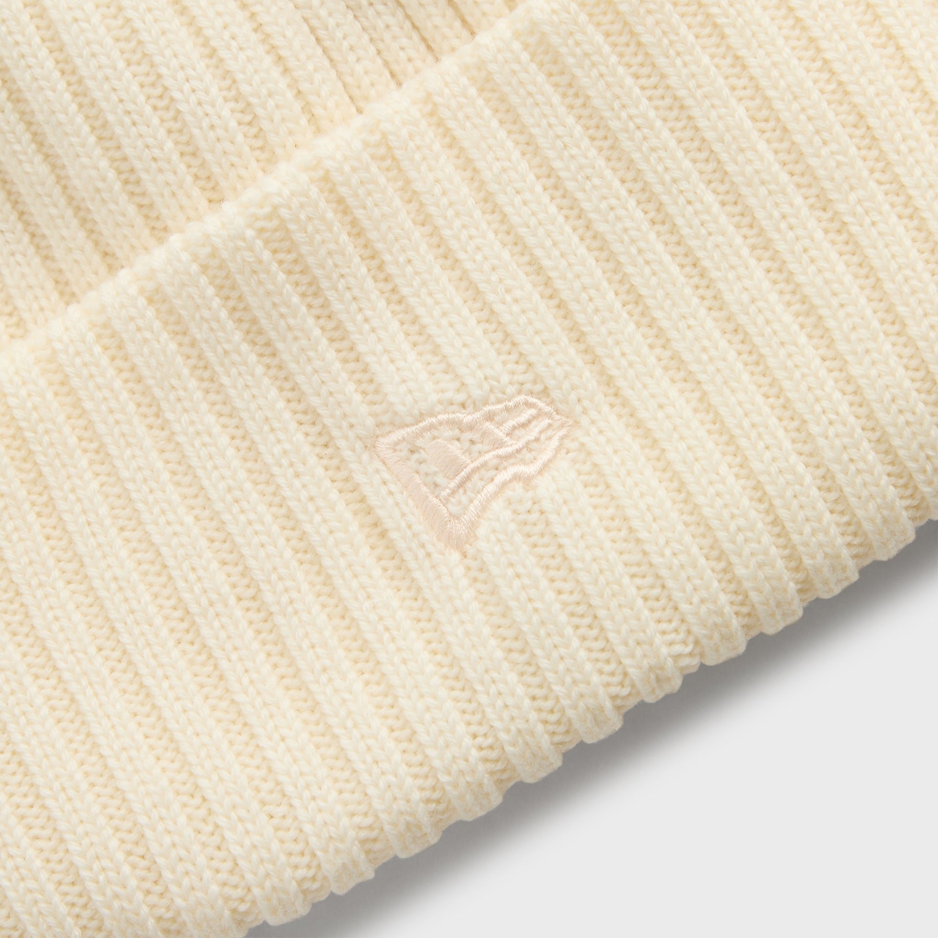 Kith & New Era for the New York Knicks Knit Beanie - Sandrift - PH