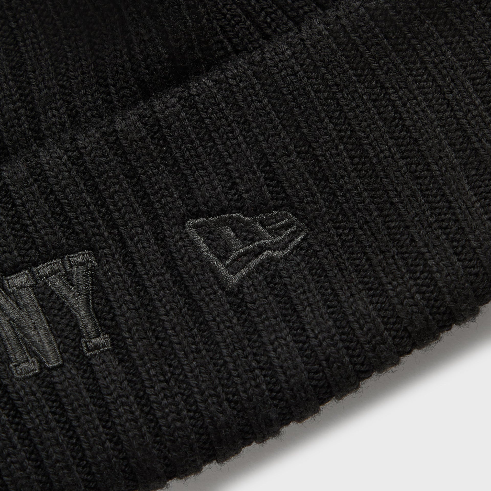 Kith & New Era for the New York Knicks All Over Patches Knit Beanie - Black - PH