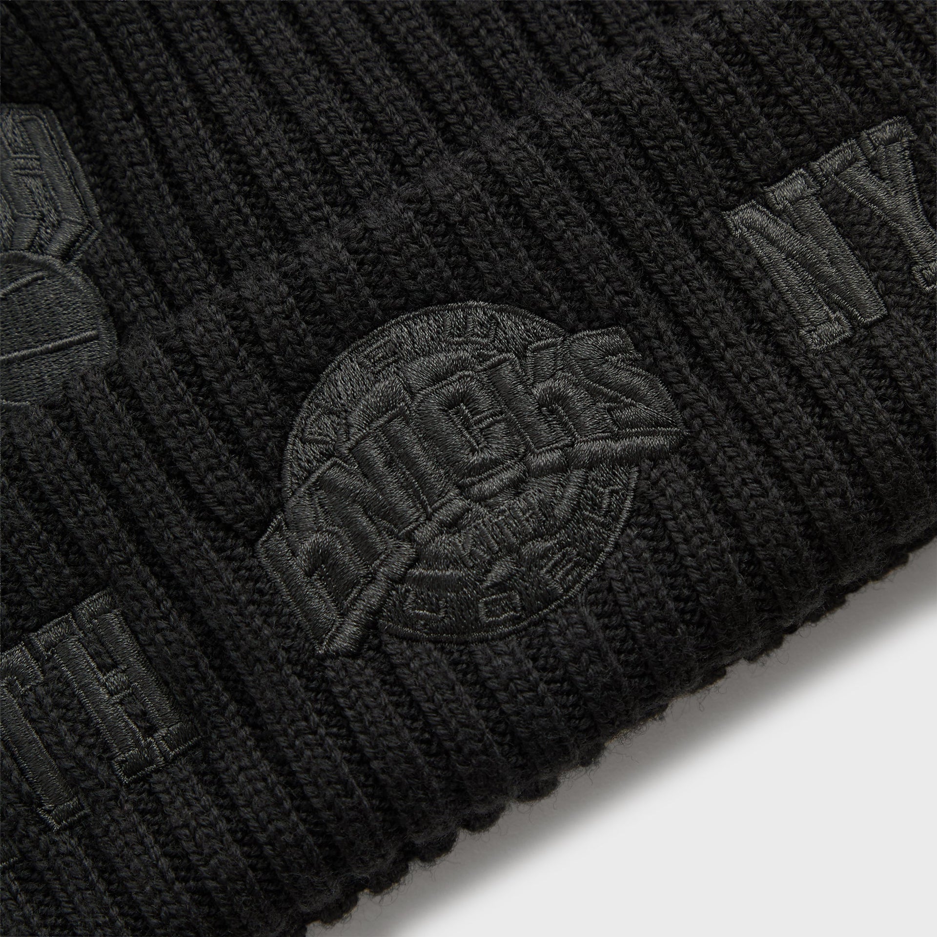 Kith & New Era for the New York Knicks All Over Patches Knit Beanie - Black - PH