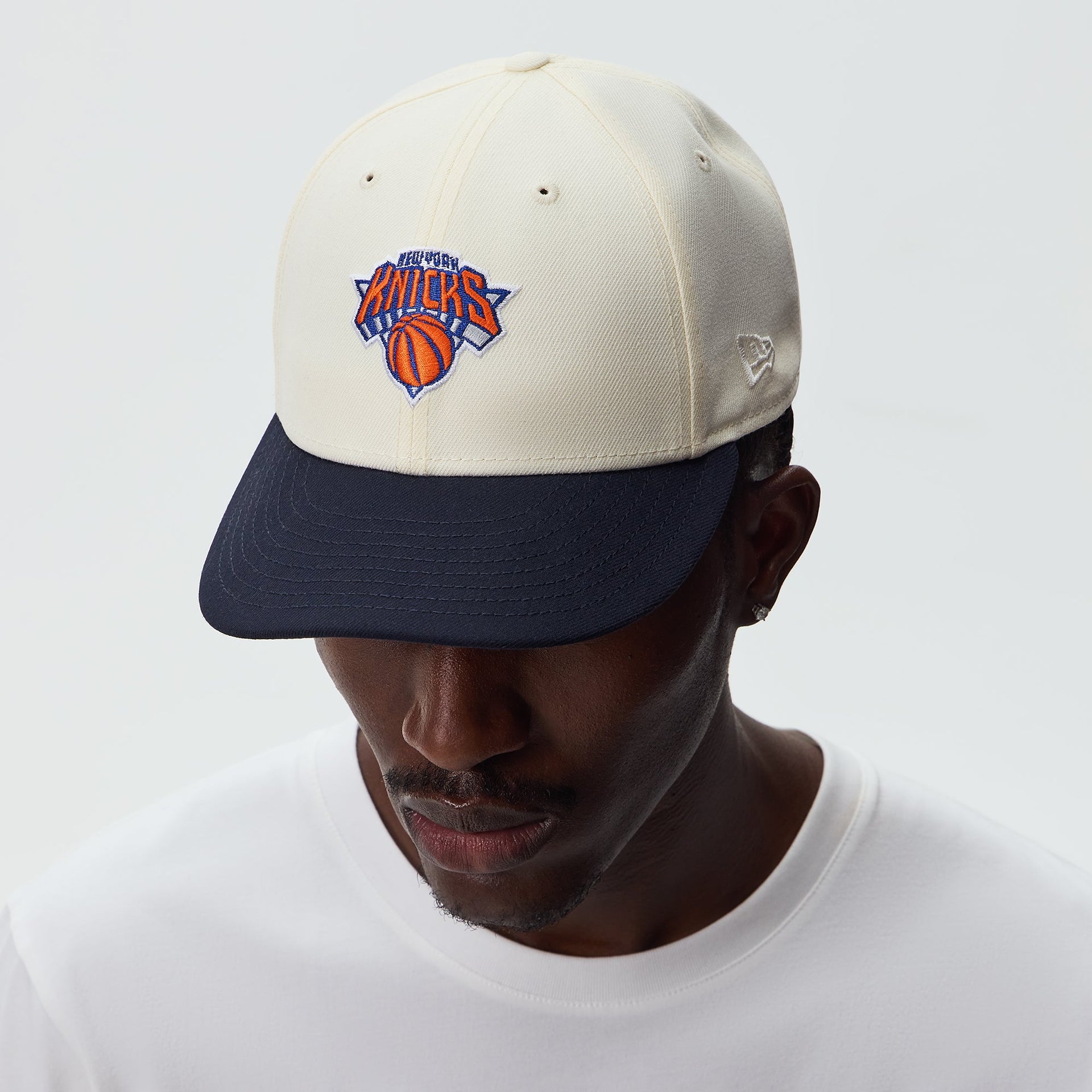 Kith & New Era for the New York Knicks Two Tone 59FIFTY Low Profile Fitted Cap - Sandrift