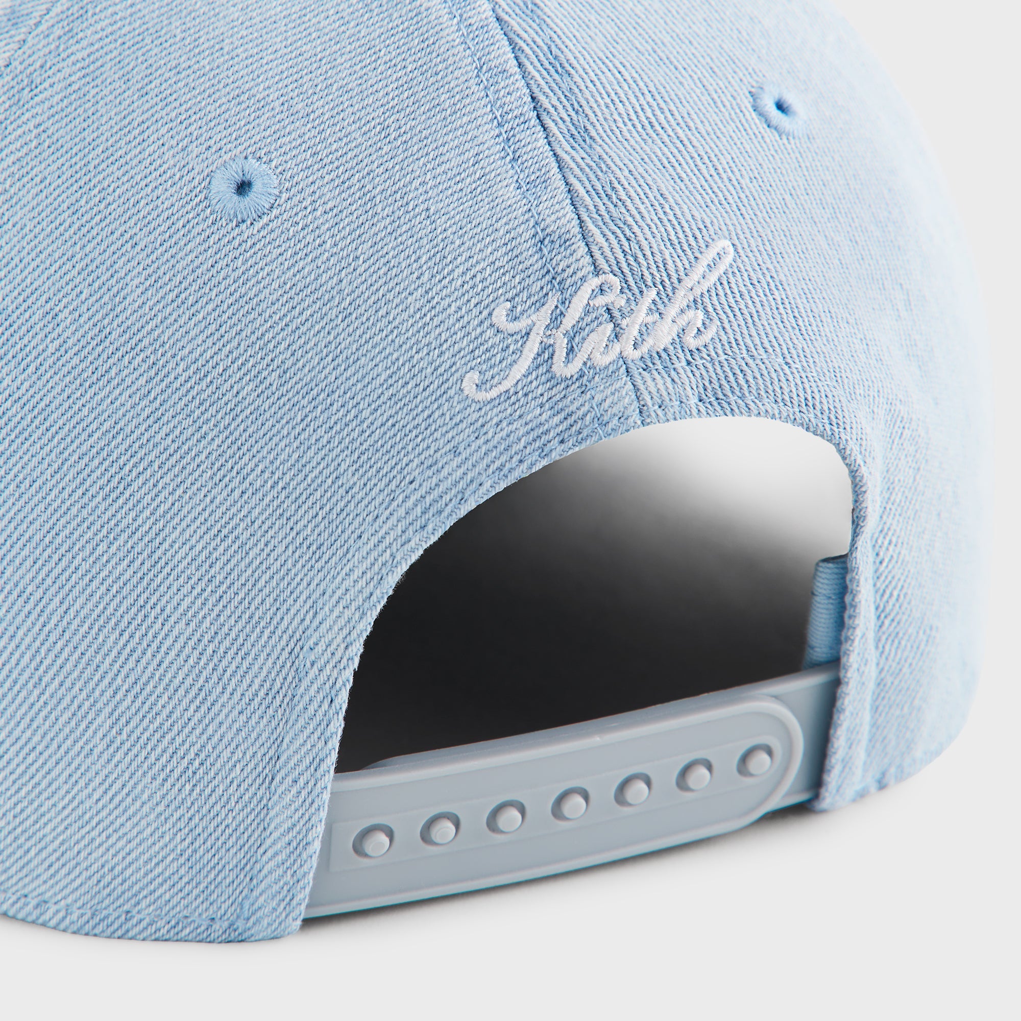 (試着のみ)KITH Denim Bay Low Pinch Crown Cap Kith Denim Bay Low Pinch Crown Snapback - Light Indigo