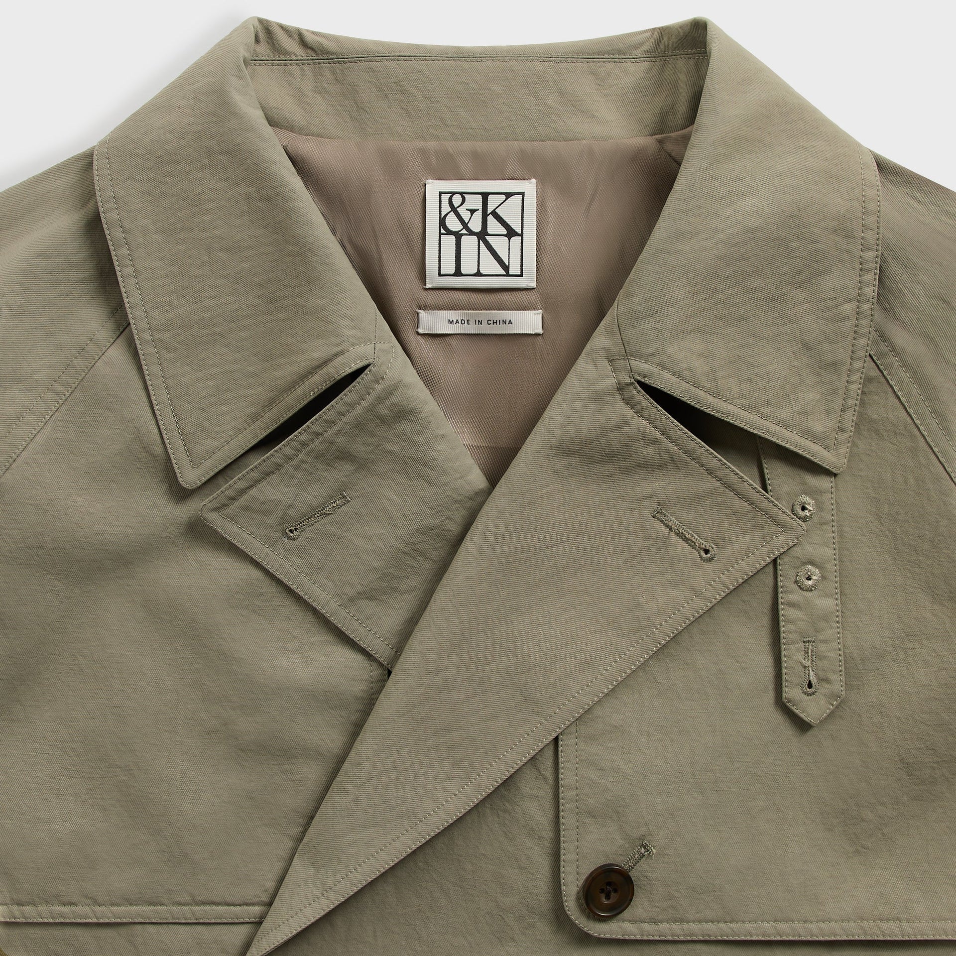 &Kin Nikolai Cropped Trench detail, spread collar and lapels with woven &Kin label, Scene sage twill