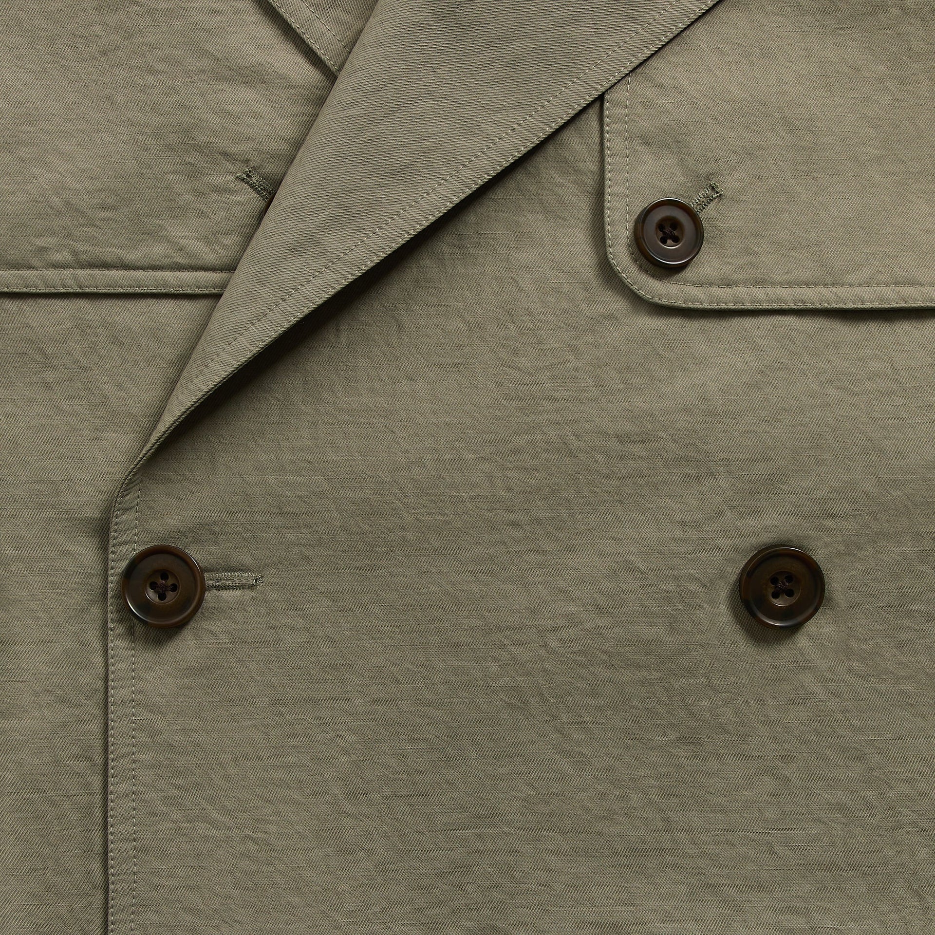 &Kin Nikolai Cropped Trench detail, double-breasted horn button closure and gun flap, Scene sage twill
