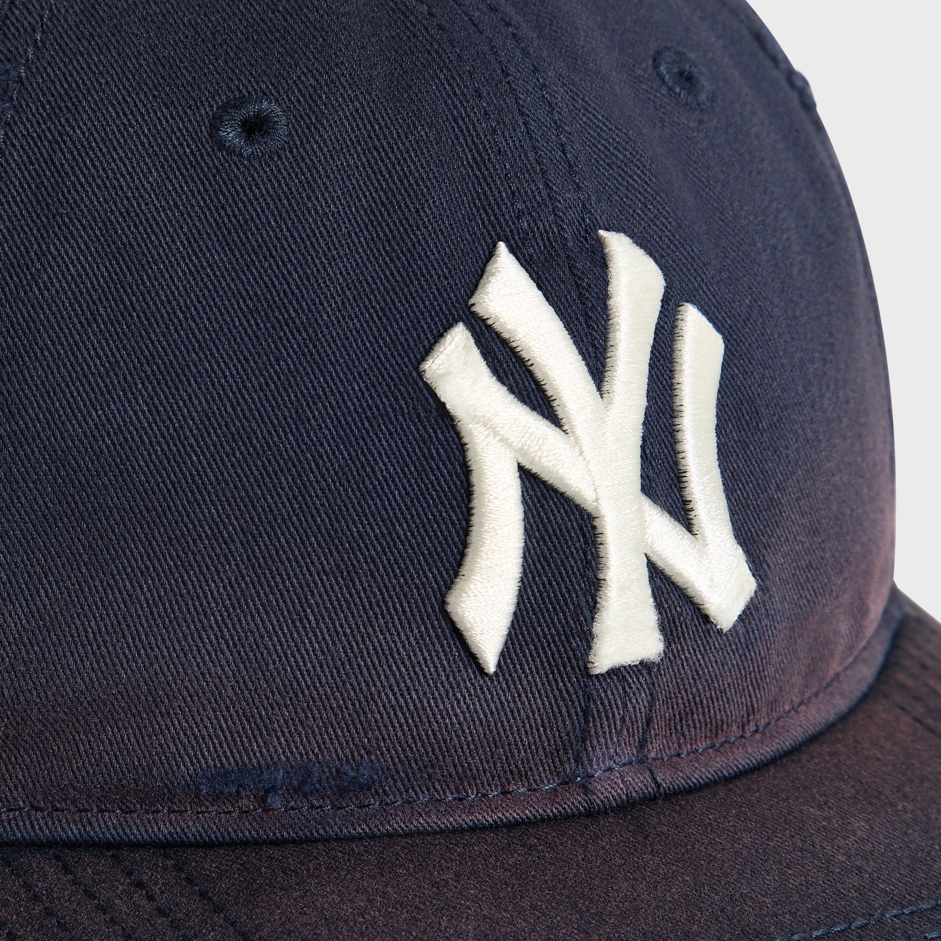 Kith & '47 Yankees cap in Nocturnal - close-up detail of embroidered NY logo on crown