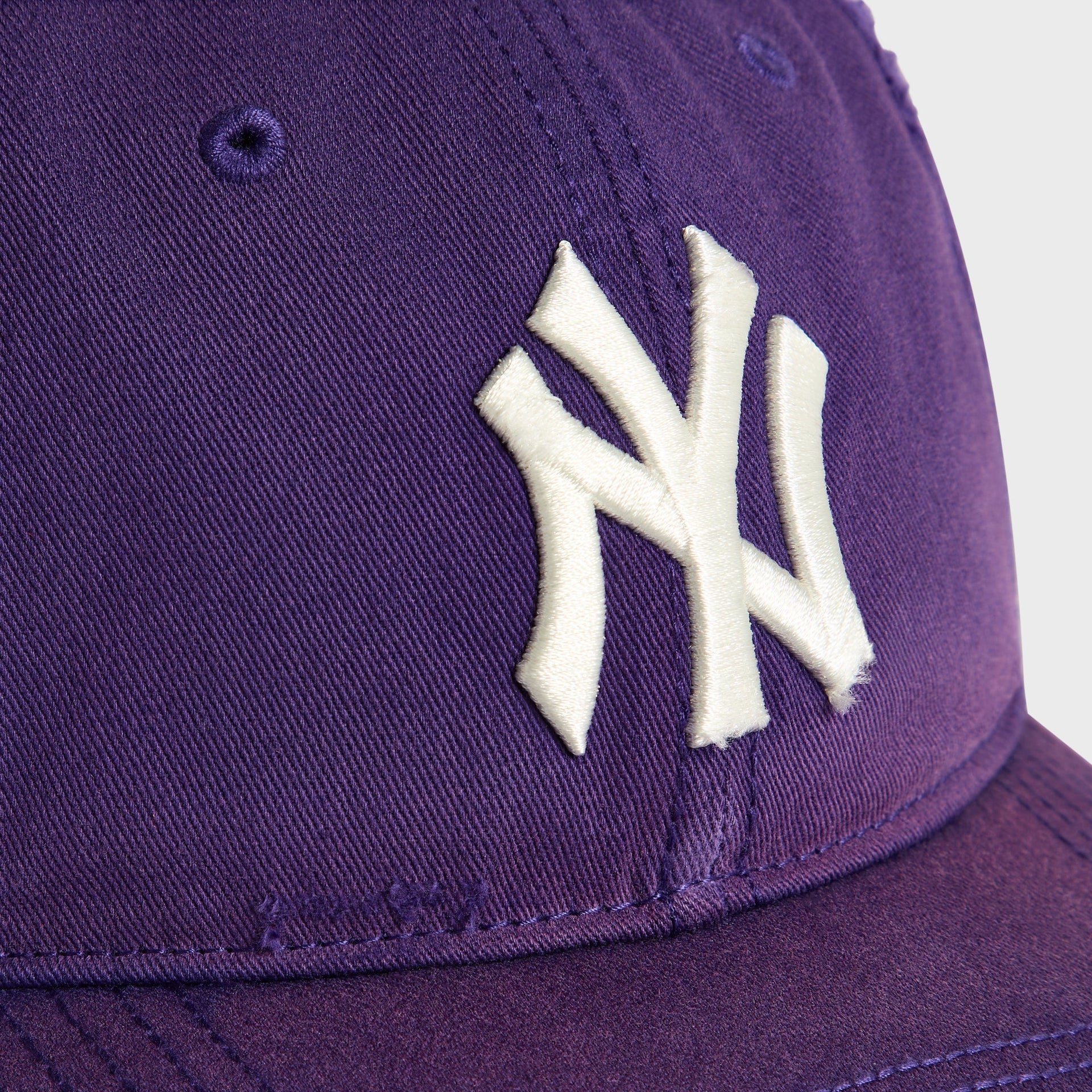 Kith & '47 Yankees cap in Solitaire purple - close-up detail of embroidered NY logo on crown
