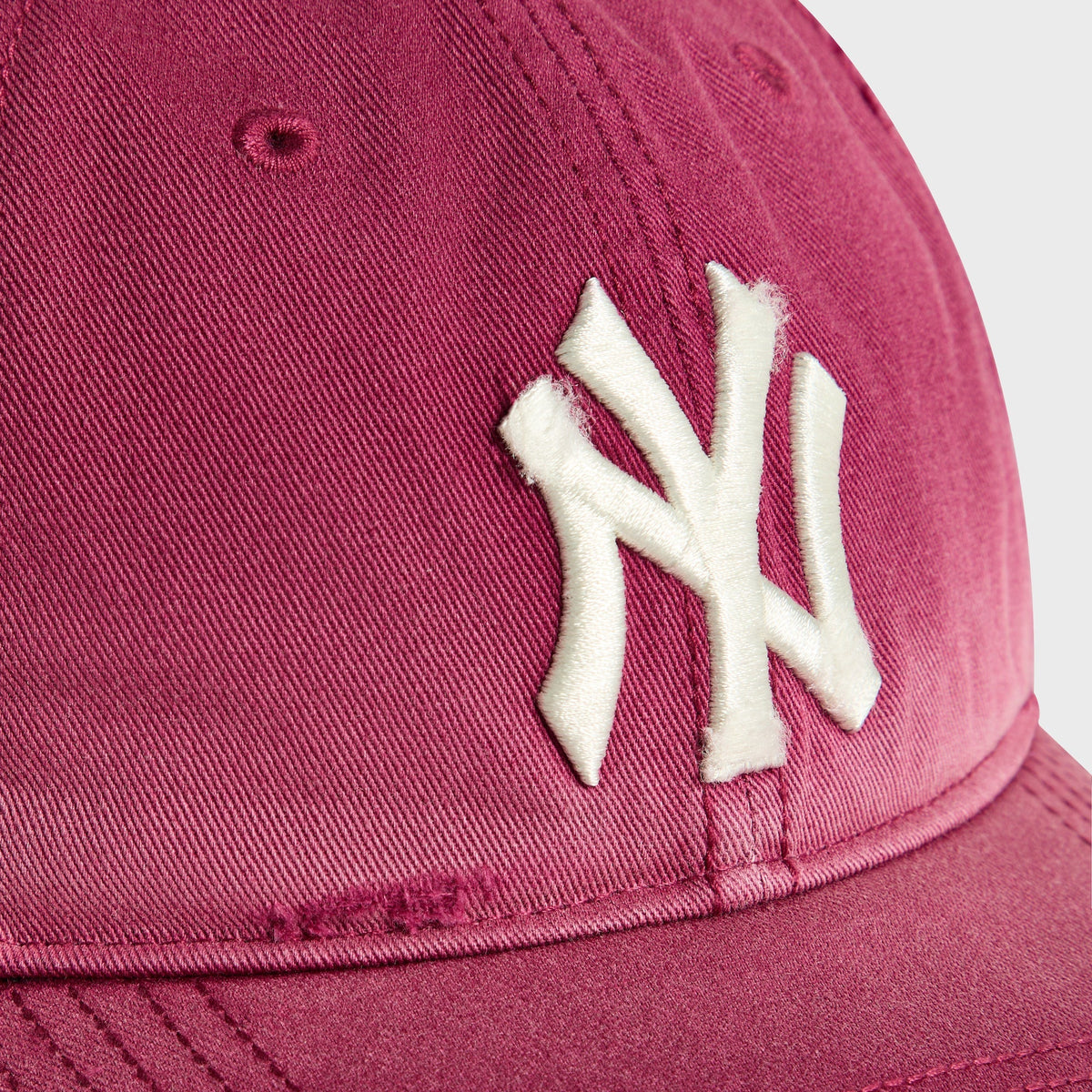 Kith & '47 Yankees cap in Garnet - close-up detail of embroidered NY logo on crown
