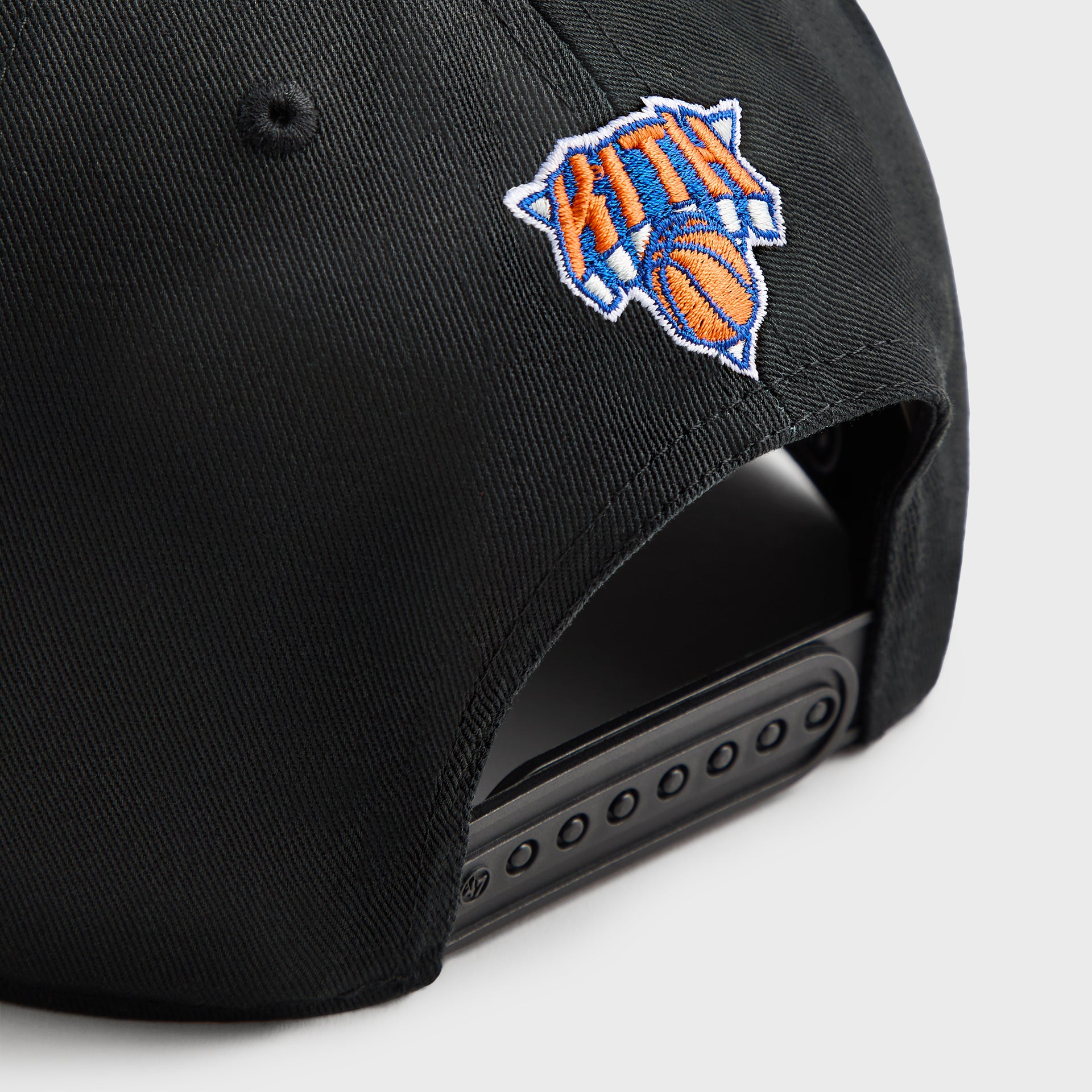 MADE-TO-ORDER | Kith & '47 for the New York Knicks 2026 Champions Hitch Snapback - Black