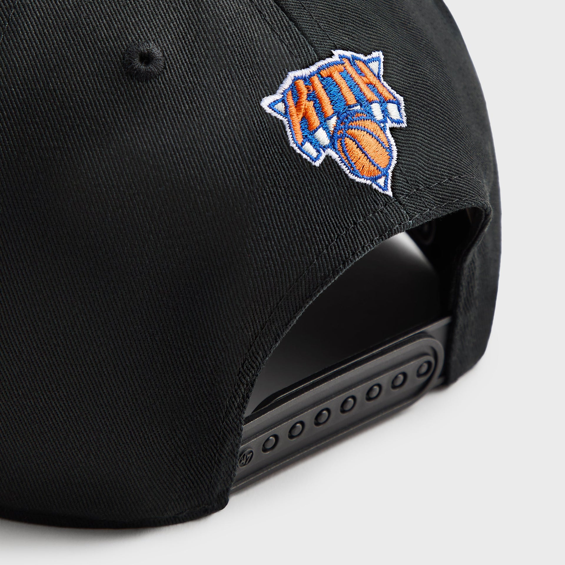 MADE-TO-ORDER | Kith & '47 for the New York Knicks 2026 Champions Hitch Snapback - Black