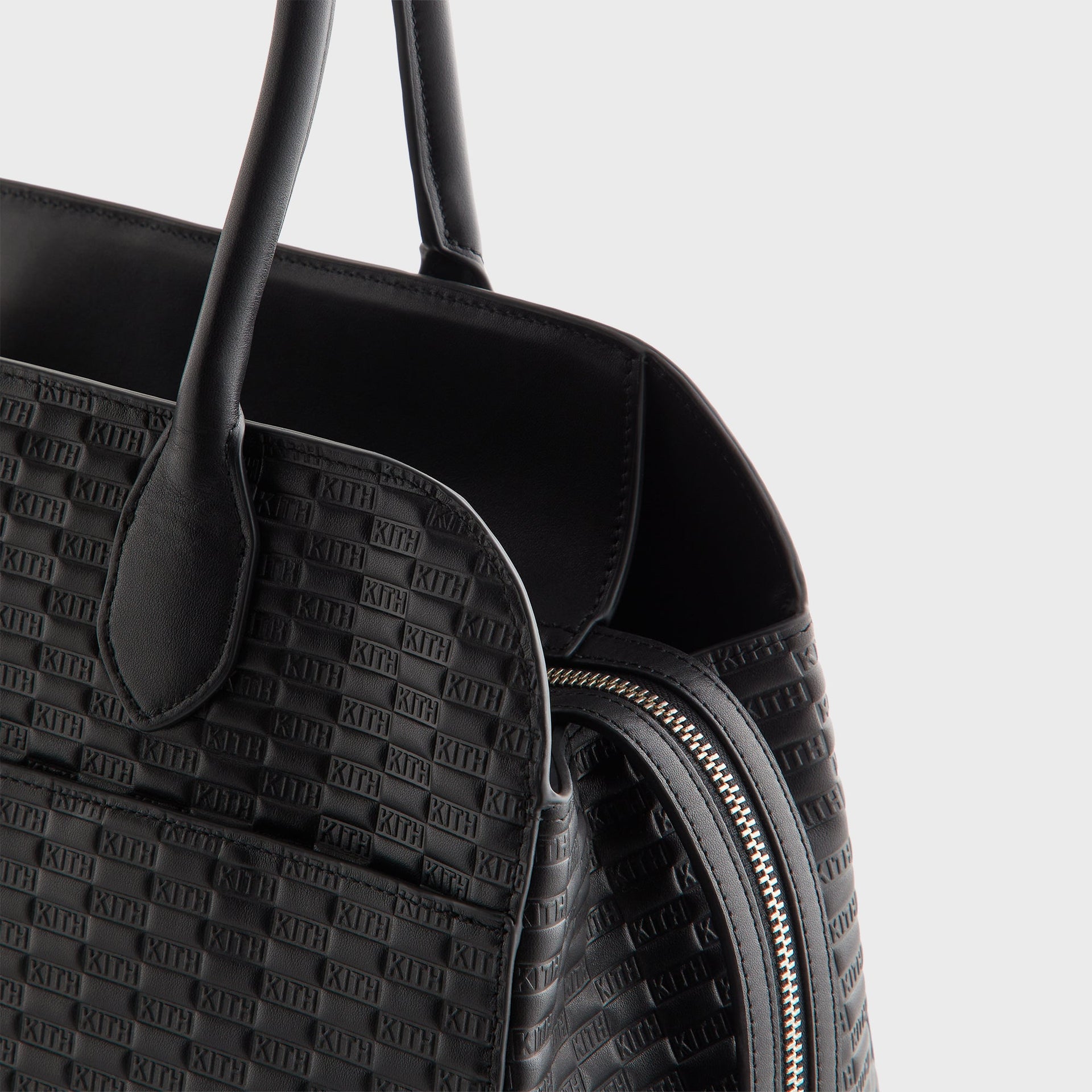 the Jige clutch bag will continue to surprise you