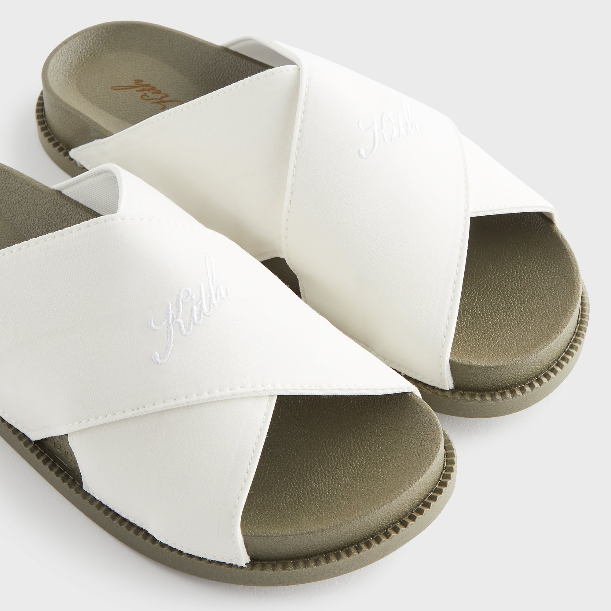 靴 Kith Women Medallion Cross Slides EU41 KHWSH0012-4022-Front.jpg?v=