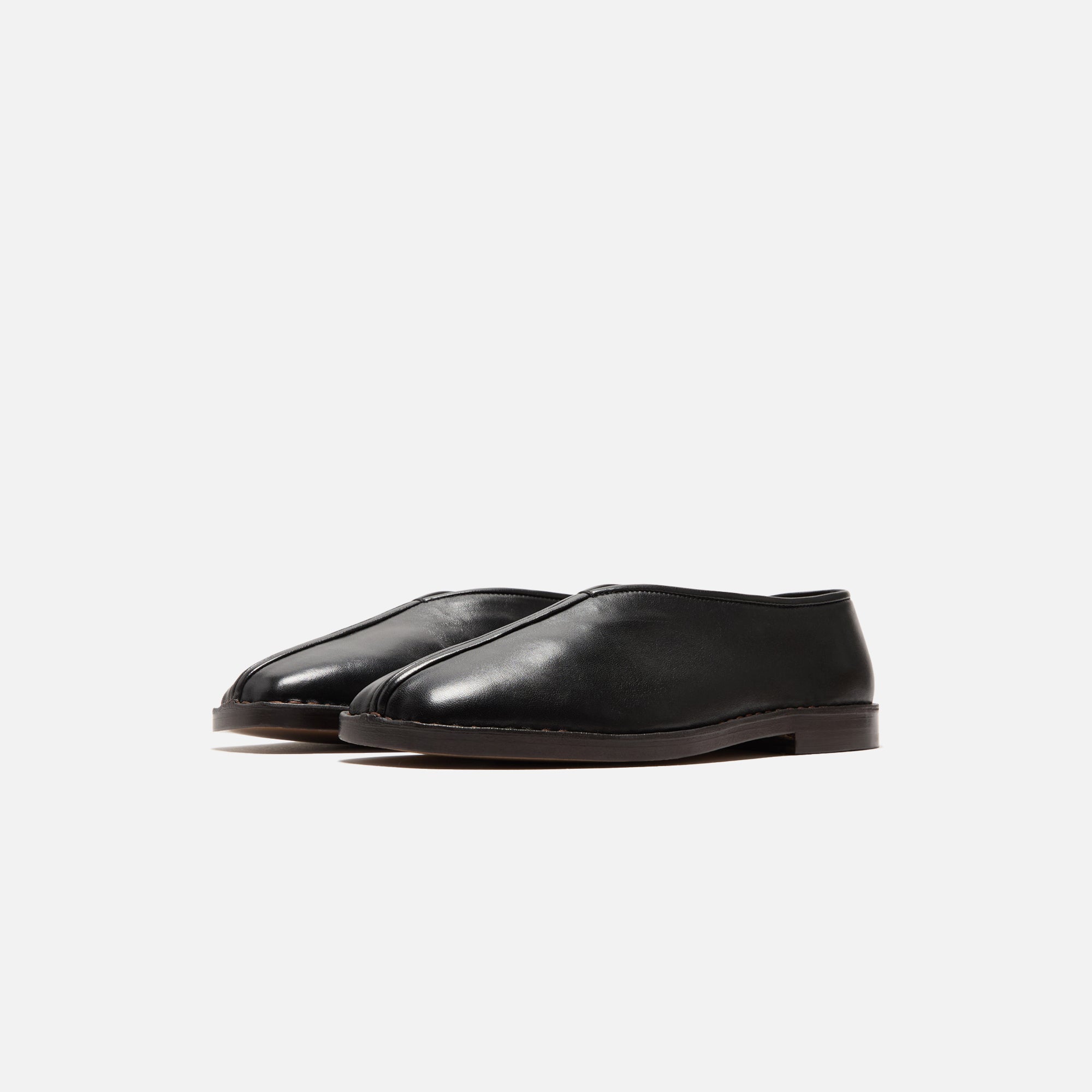 Lemaire Flat Piped Slippers - Black – Kith