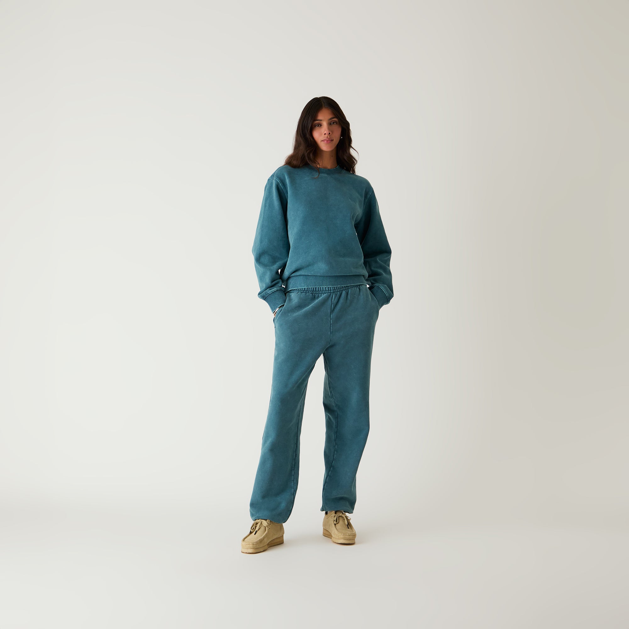 KITH / CHELSEA III SUEDED SWEATPANT/ボトム/XS/コットン/BLU Kith Women Chelsea III Sueded Sweatpant - Anchor