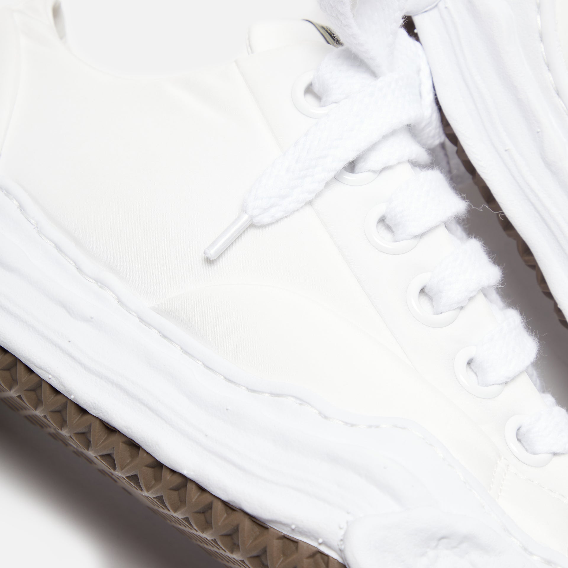 Mihara Yasuhiro Hank Low OG Sole Nylon Puffer - White