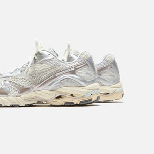 Mizuno Wave Rider 10 - Metallic Snow White