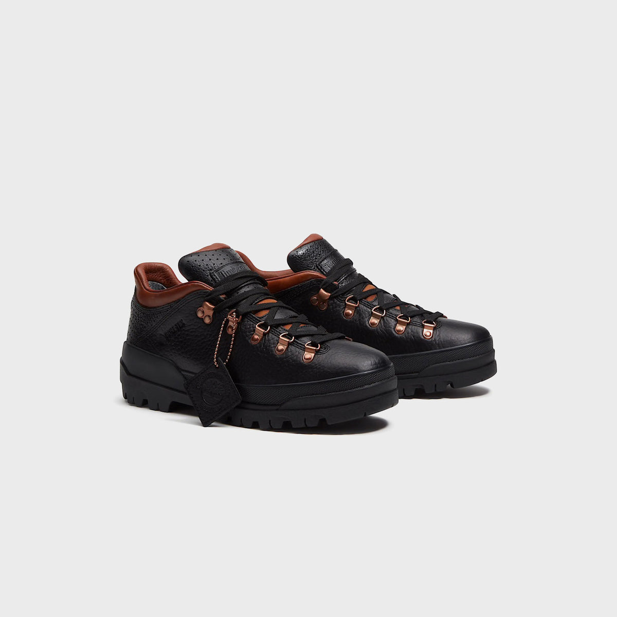 Timberland World Hiker Low with GORE-TEX Membrane - Black Full-Grain / Rust