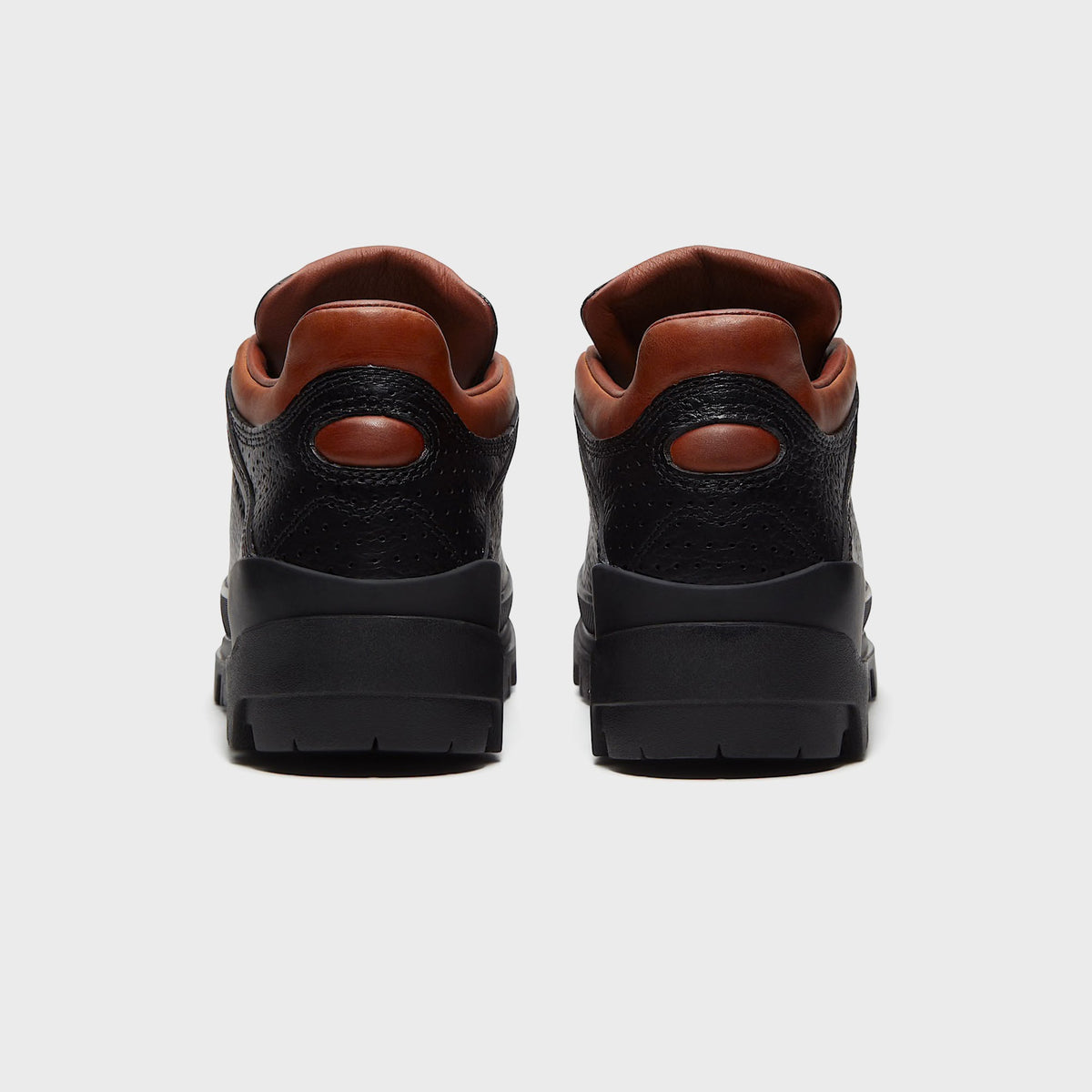Timberland World Hiker Low with GORE-TEX Membrane - Black Full-Grain / Rust