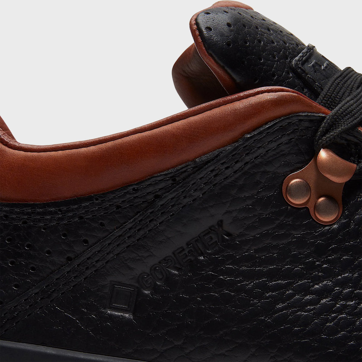 Timberland World Hiker Low with GORE-TEX Membrane - Black Full-Grain / Rust
