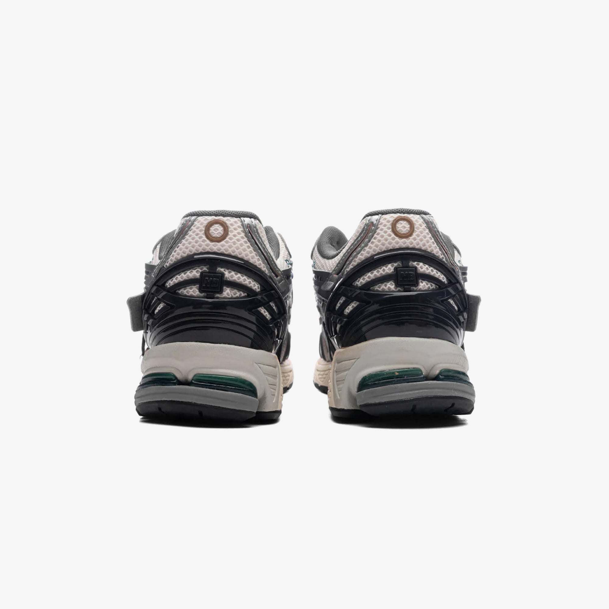 ★人気★ New Balance 1906A Silver llic Castlerock s-l400.jpg