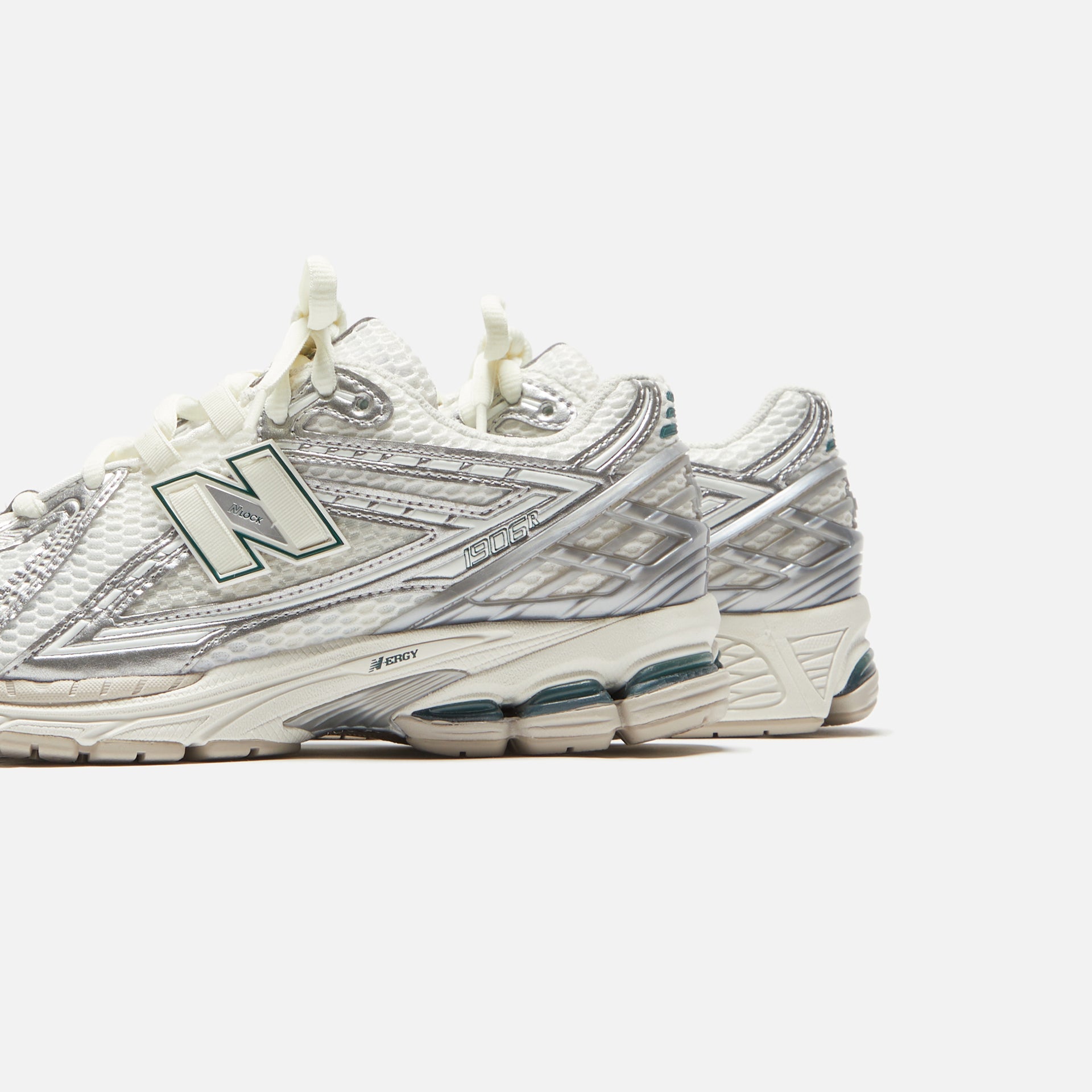 New Balance 1906R - Silver Metallic / Sea Salt