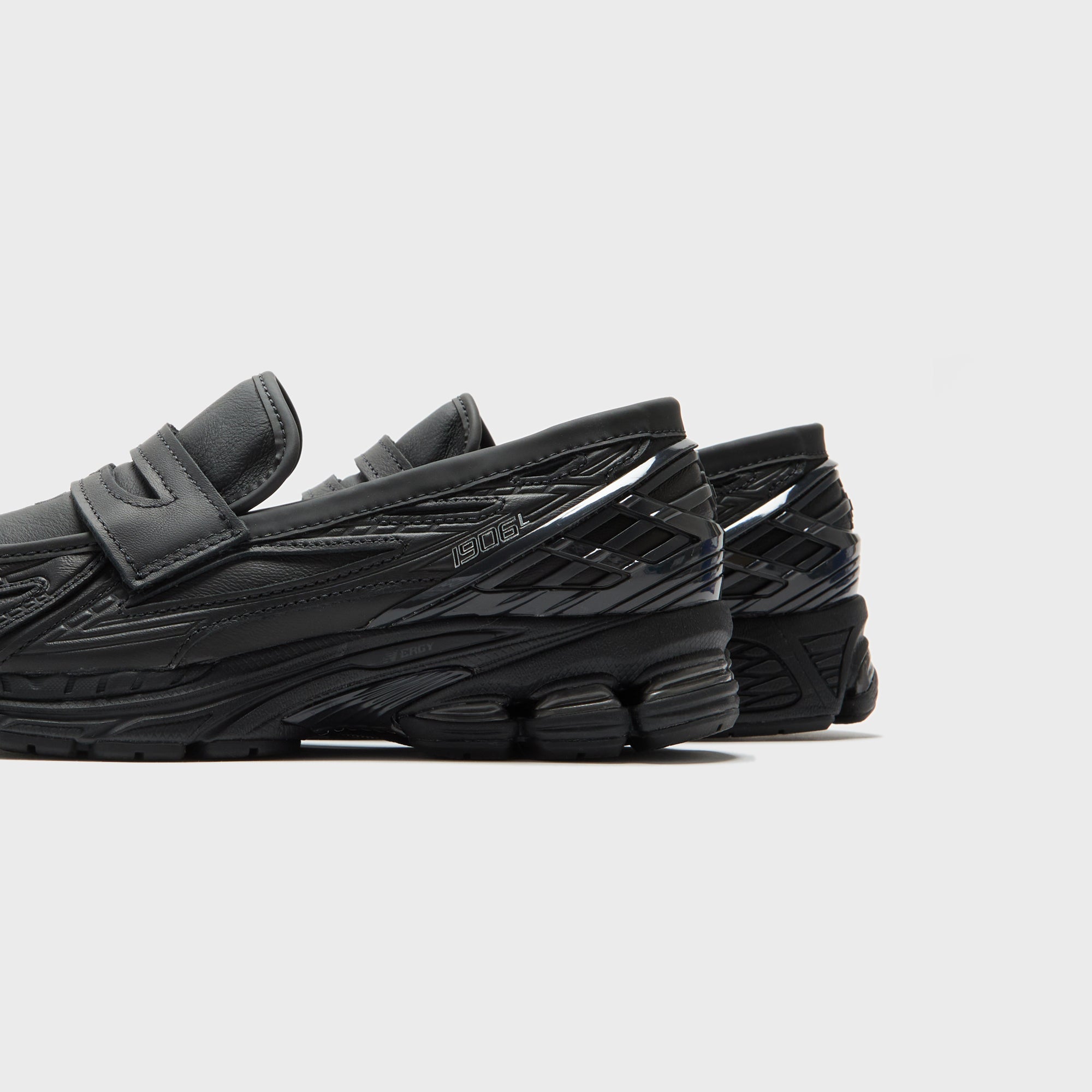 New Balance 1906 Loafer - Black – Kith
