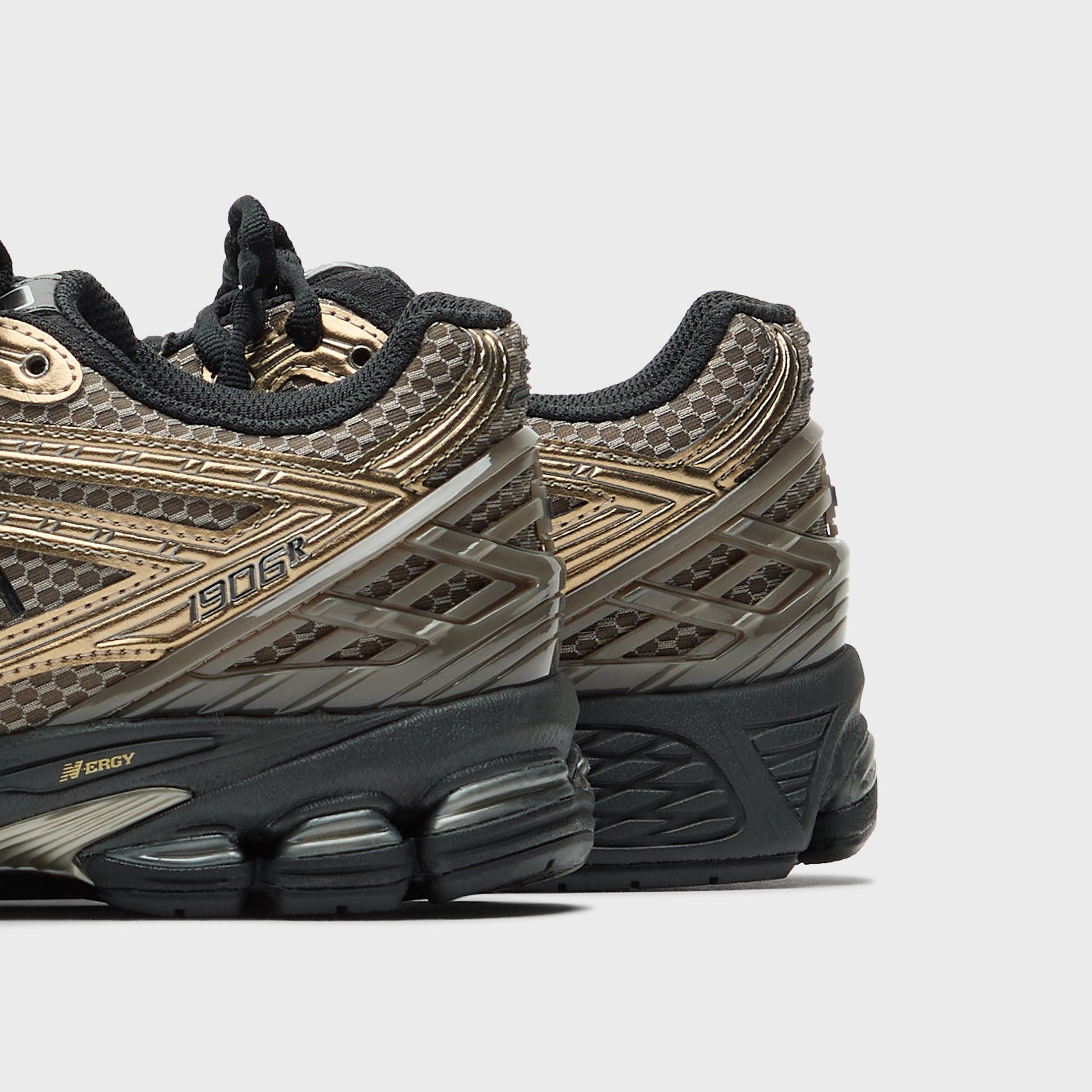 New Balance 1906R - Mushroom / Black / Black Metallic