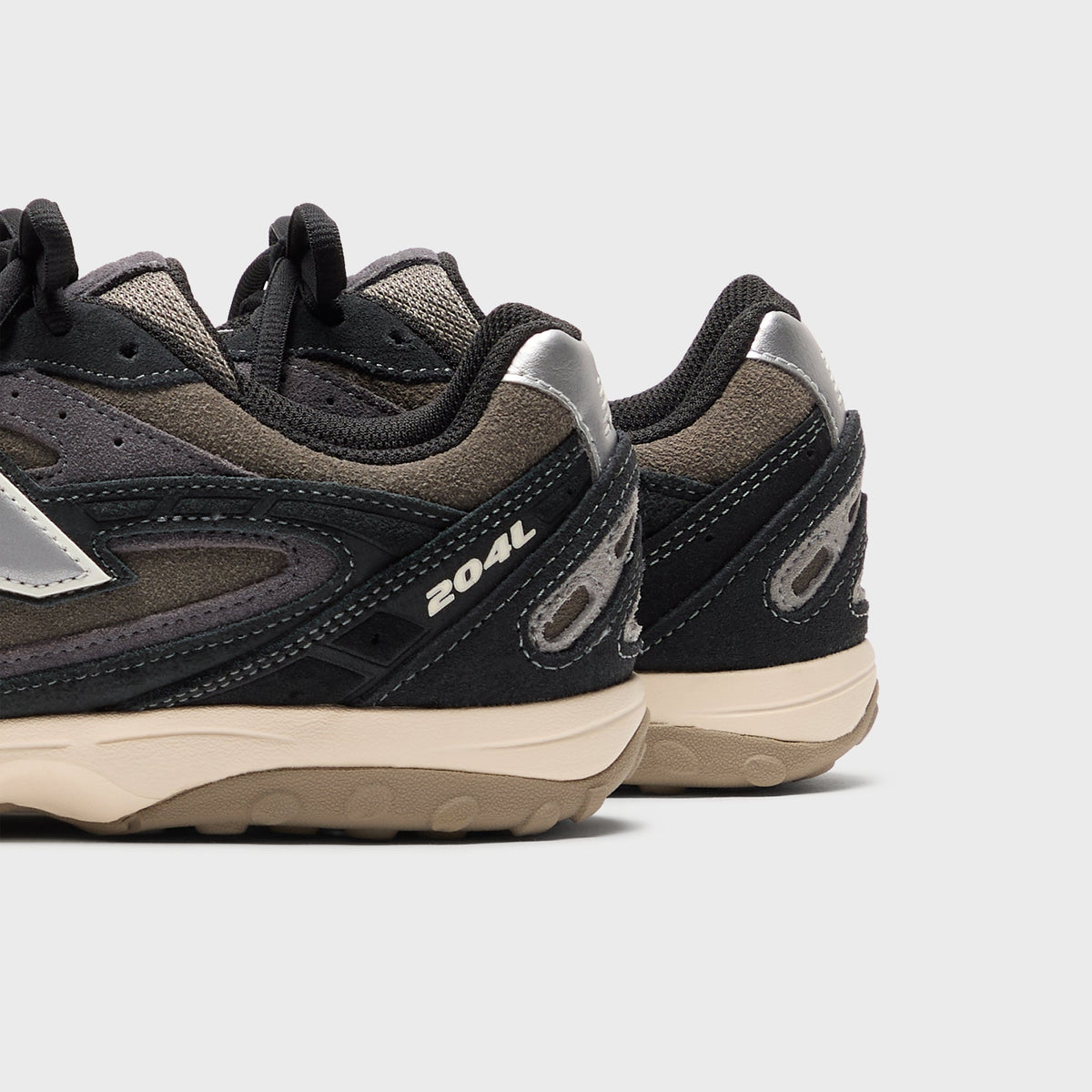New Balance 204L - Black / Magnet