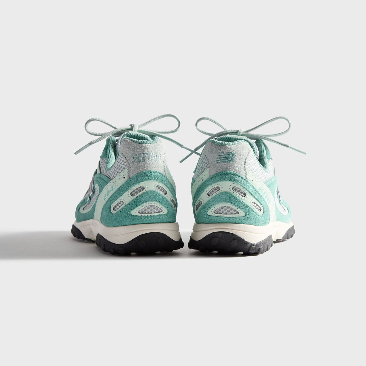 Kith & New Balance 204L in Bluebell, rear view of the pair showing heel counters, N branding and lace bows