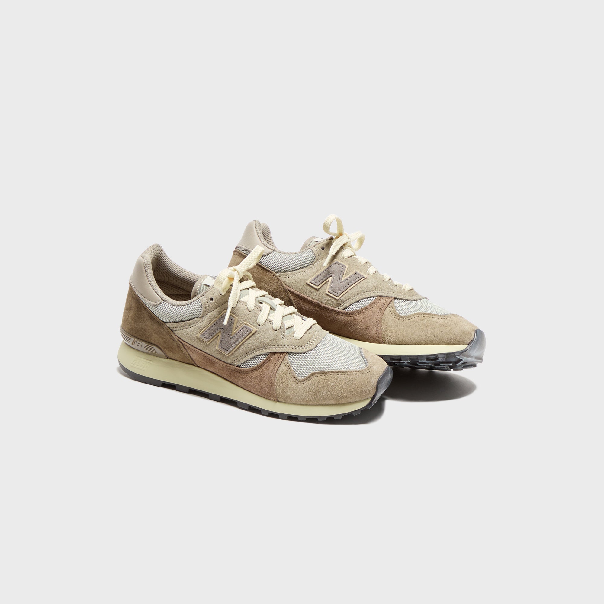 27.5新品同様 25ss NEW BALANCE AURALEE M475AE 27.5新品同様 25ss NEW BALANCE AURALEE M475AE - メルカリ