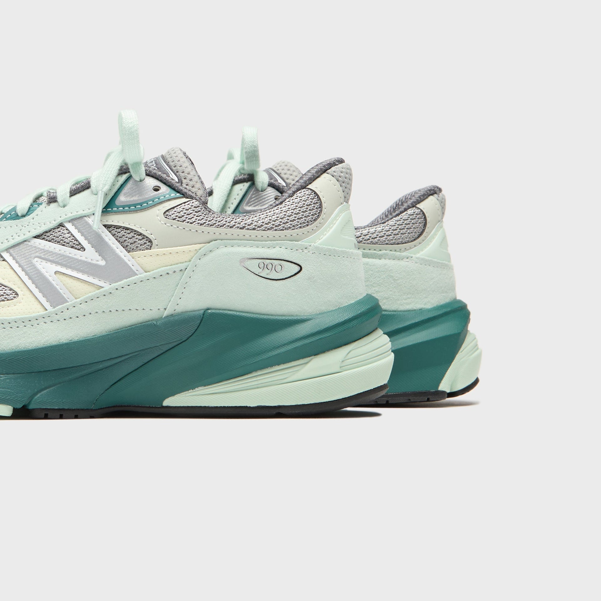 New Balance Made in USA 990v6 - Community Green / Grey