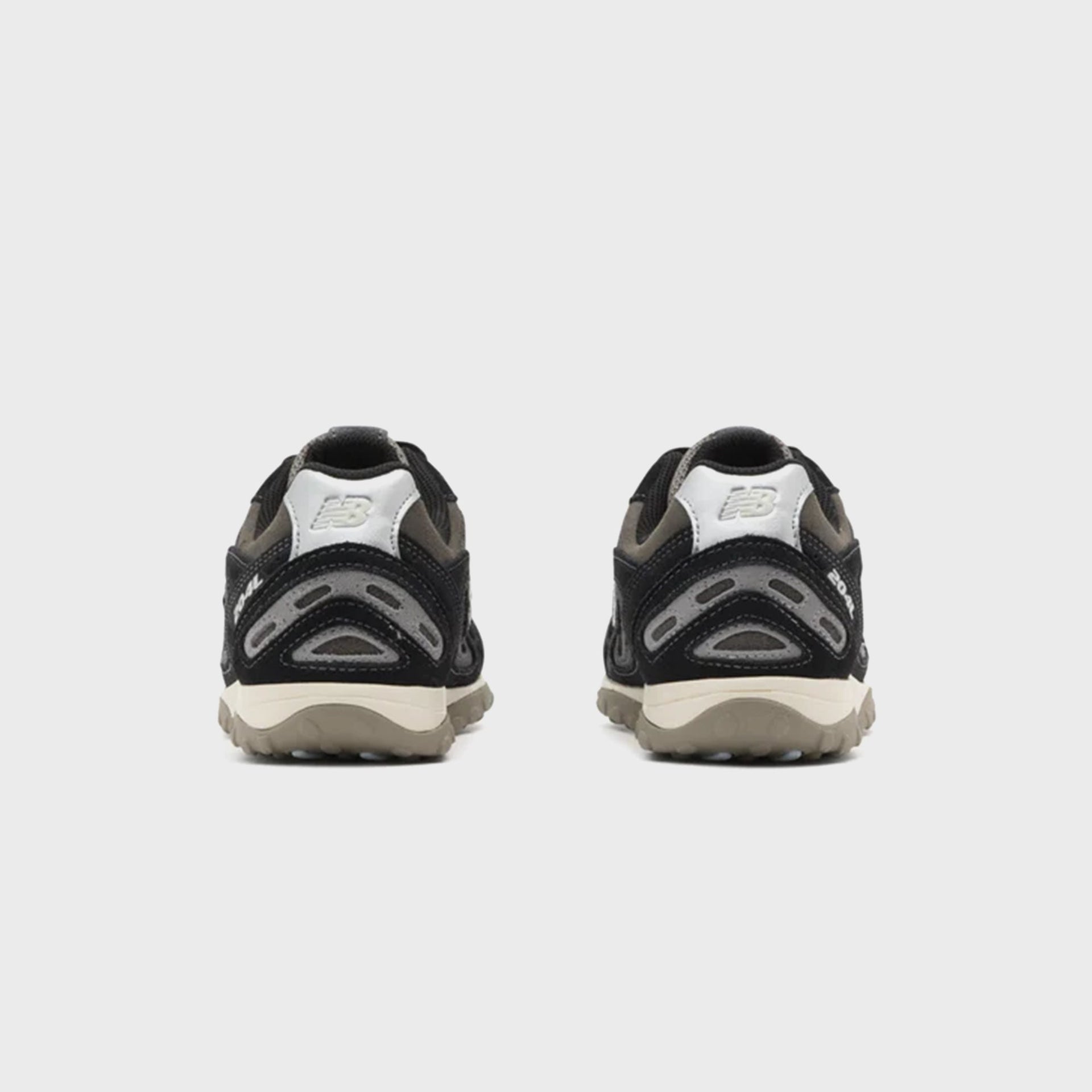 New Balance 204L - Black / Magnet