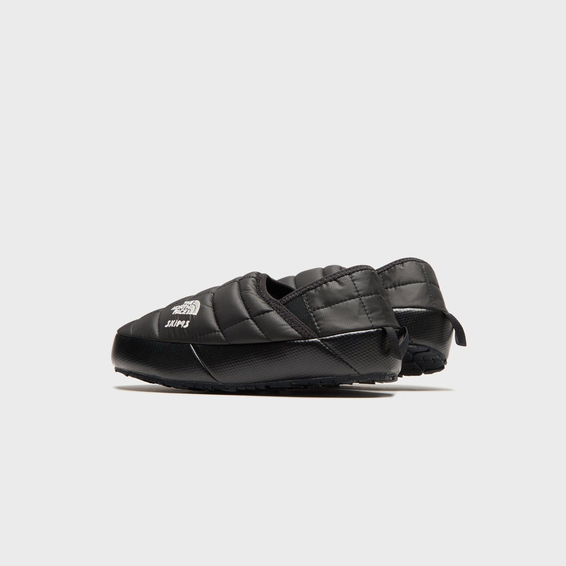 The North Face x SKIMS WMNS Thermoball Traction Mule V - Onyx