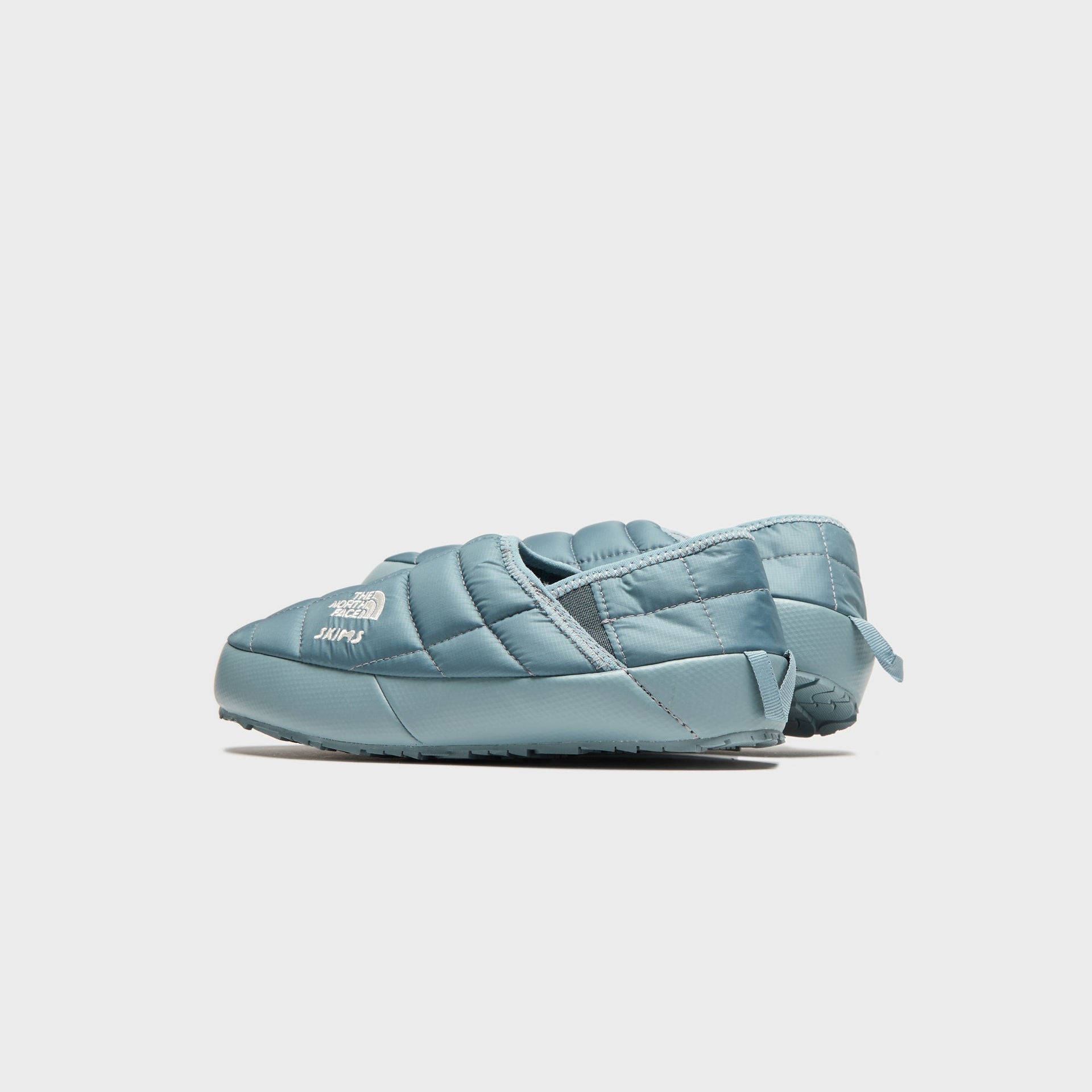 The North Face x SKIMS WMNS Thermoball Traction Mule V - Kyanite