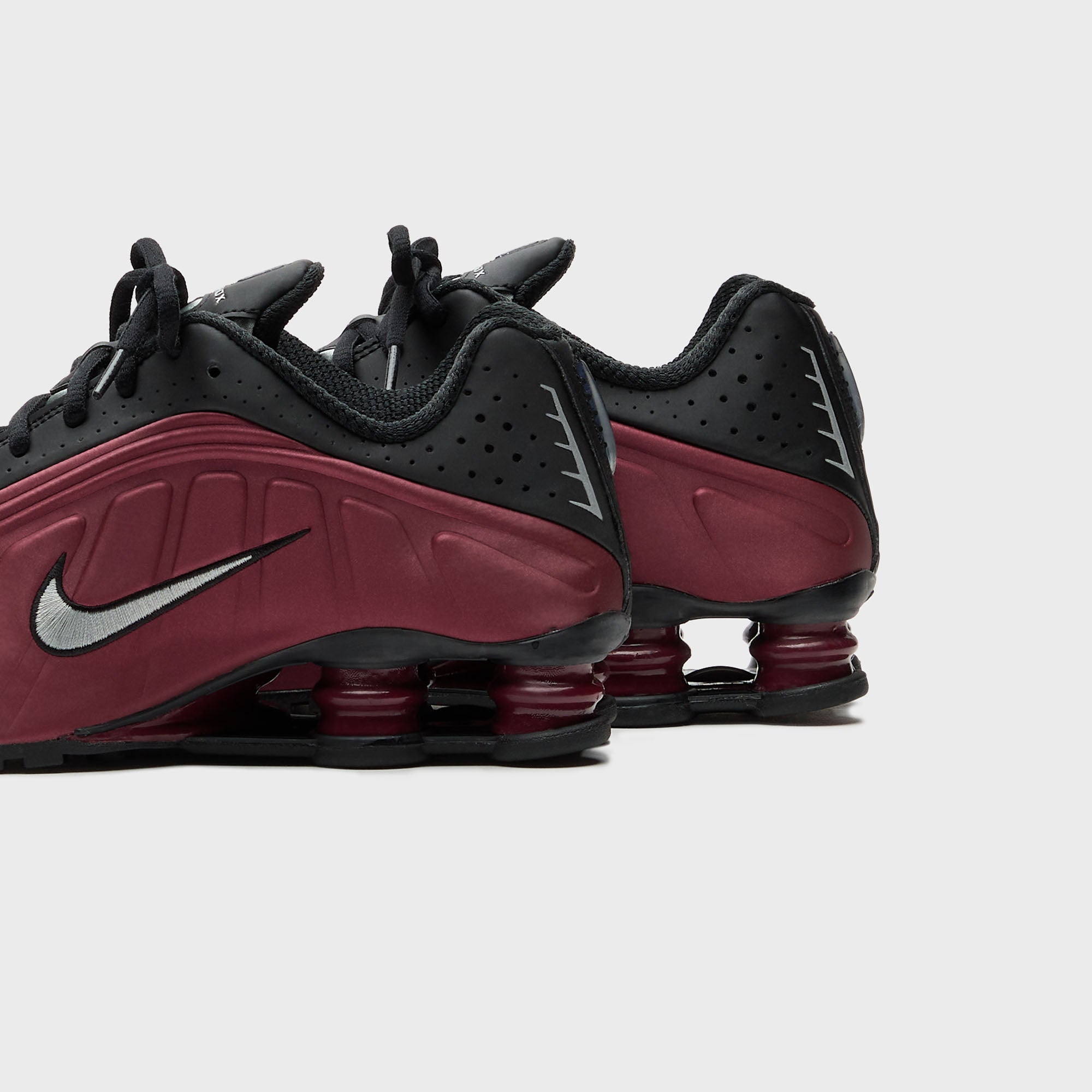 Nike WMNS Shox R4 - Black / Metallic Silver / Team Red – Kith